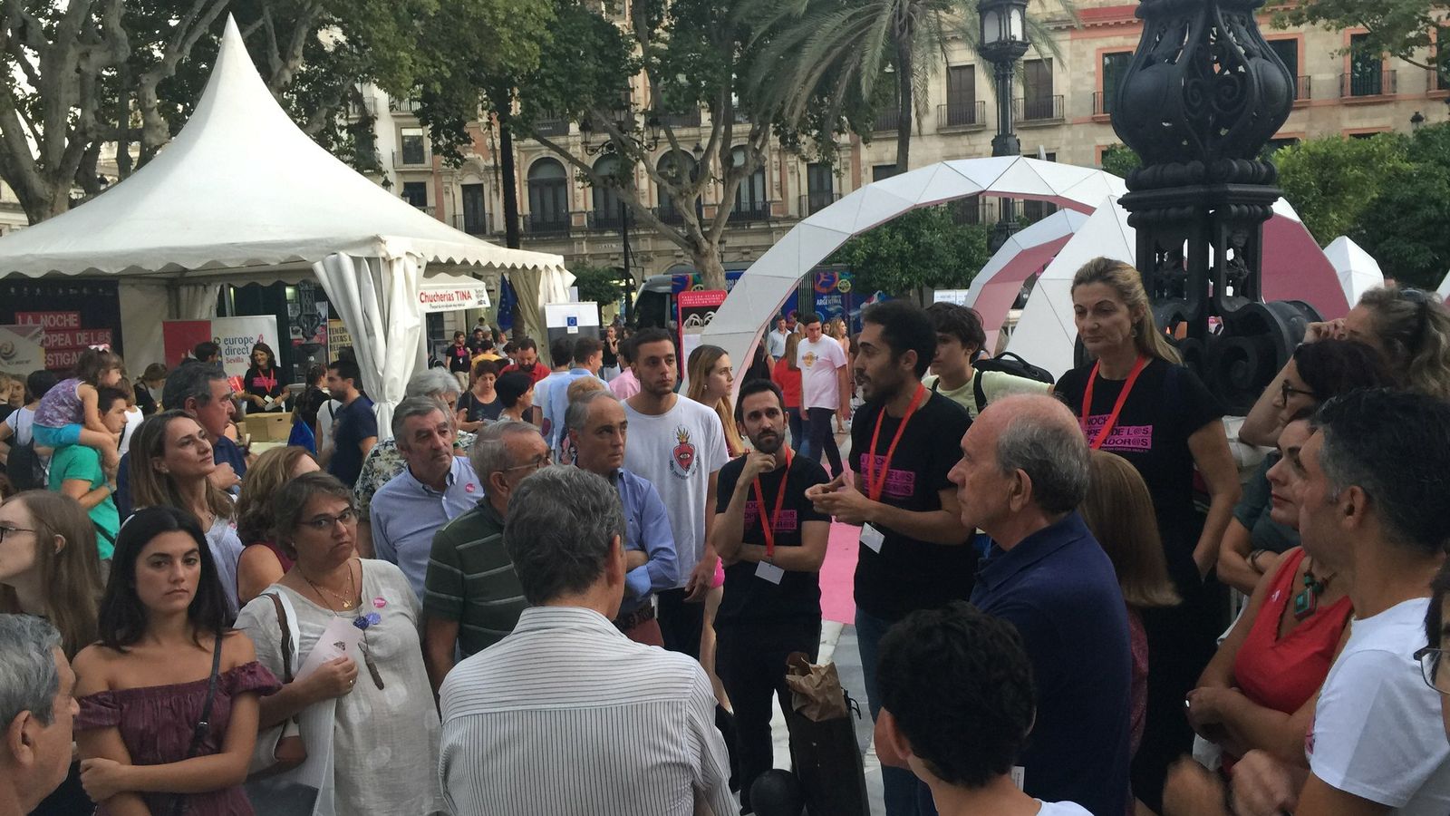 Imágenes del macroevento científico de 2018 en la Plaza Nueva de Sevilla.