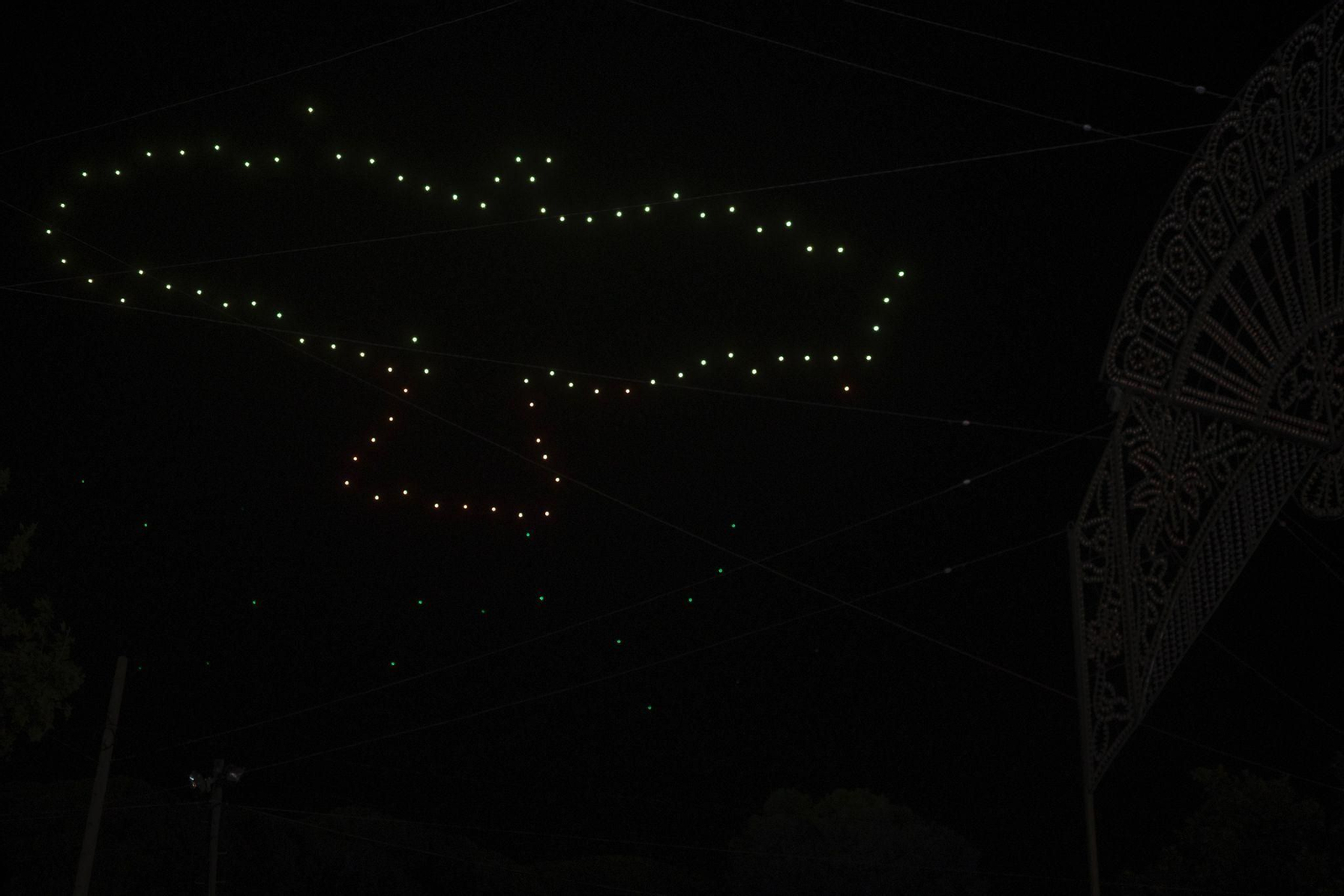 El espectáculo de drones de la Feria de Puerto Real, en imágenes