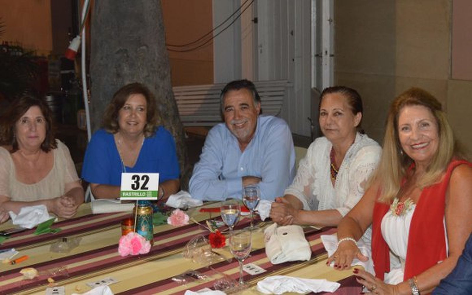 María Reyes, Carmen Conde, Jesús Maeso, Pepa Ruiz y Josefa Díaz.

Foto: Ignacio Casas de Ciria