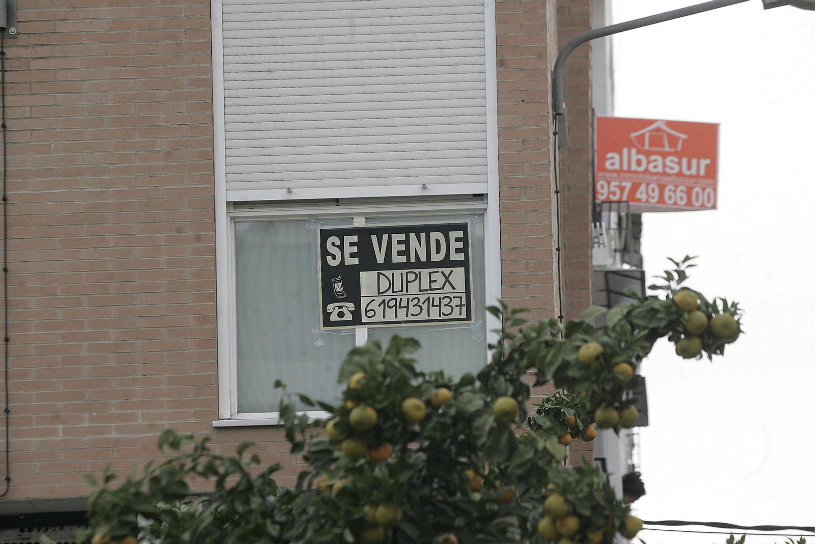 Carteles de 'se vende'. Carteles de 'se vende'.