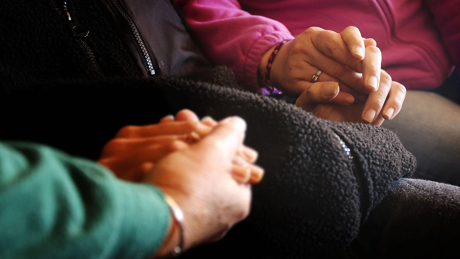 José Díaz, junto a su madre y su hermana.