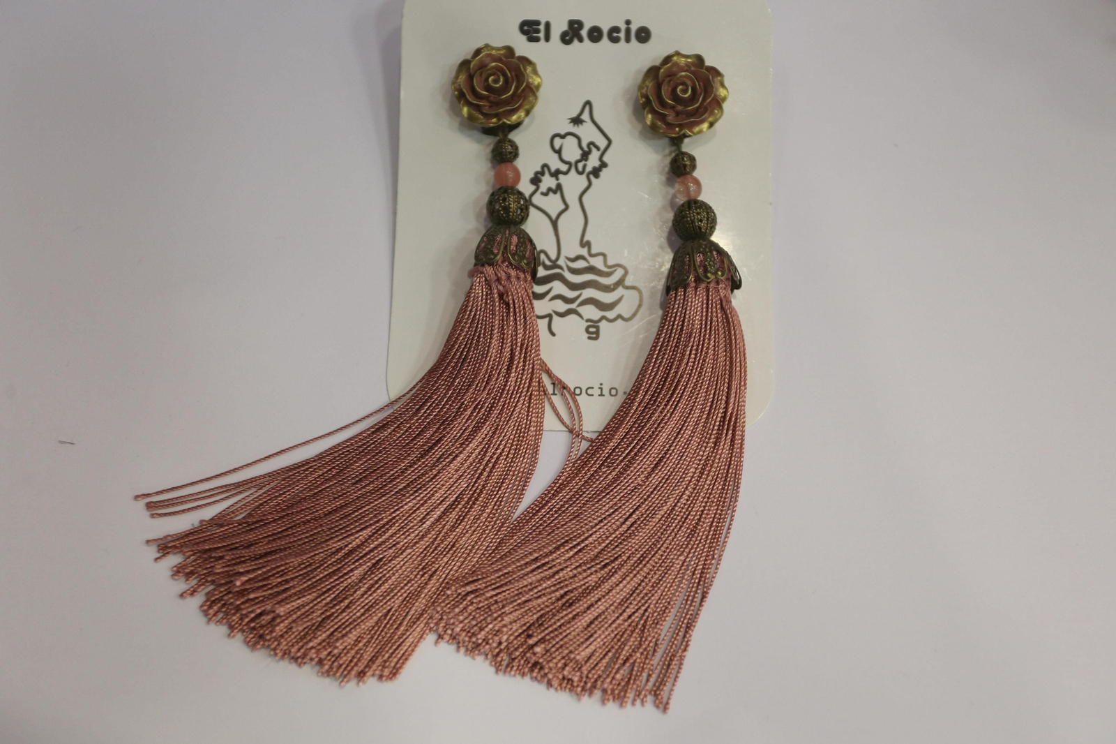 Las tendencias en trajes de flamenca para ir a la Feria de Málaga, en fotos