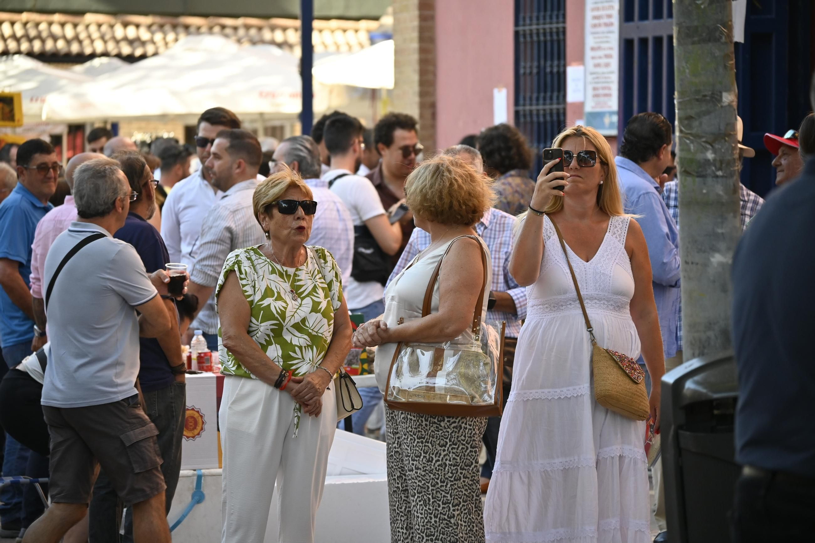 Imágenes de ambiente en el tercer día de toros en Huelva