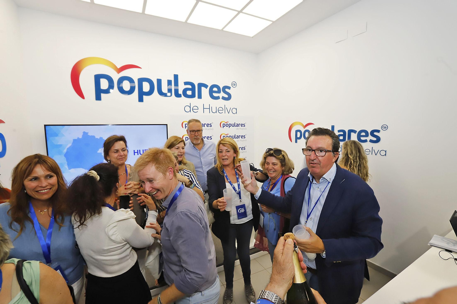 Elecciones 2023: Imágenes de la celebración por la vitoria de Pilar Miranda en las elecciones Municipales de Huelva