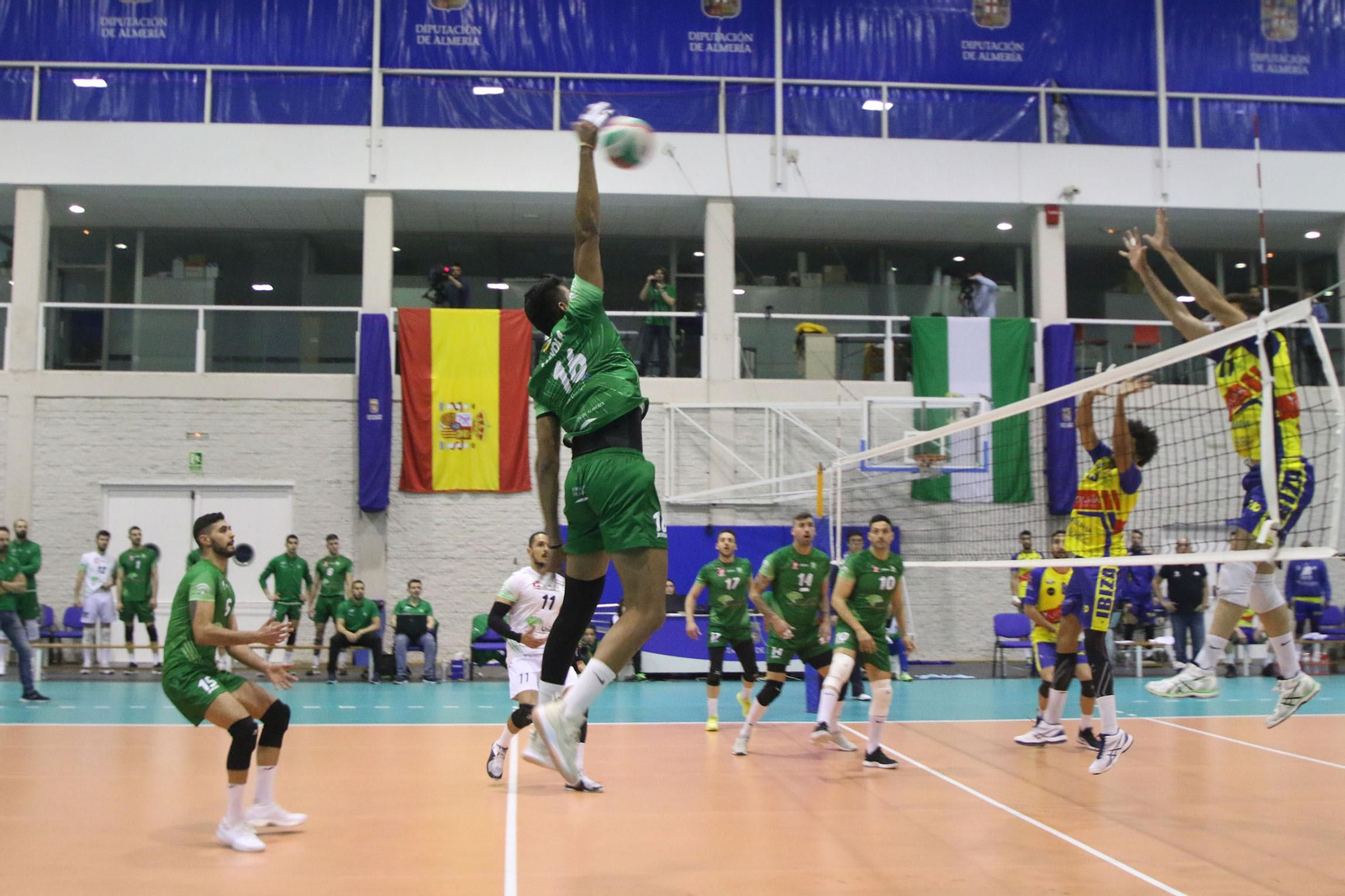 Imágenes del partido de voleibol Unicaja Almería-Ushuaia Ibiza