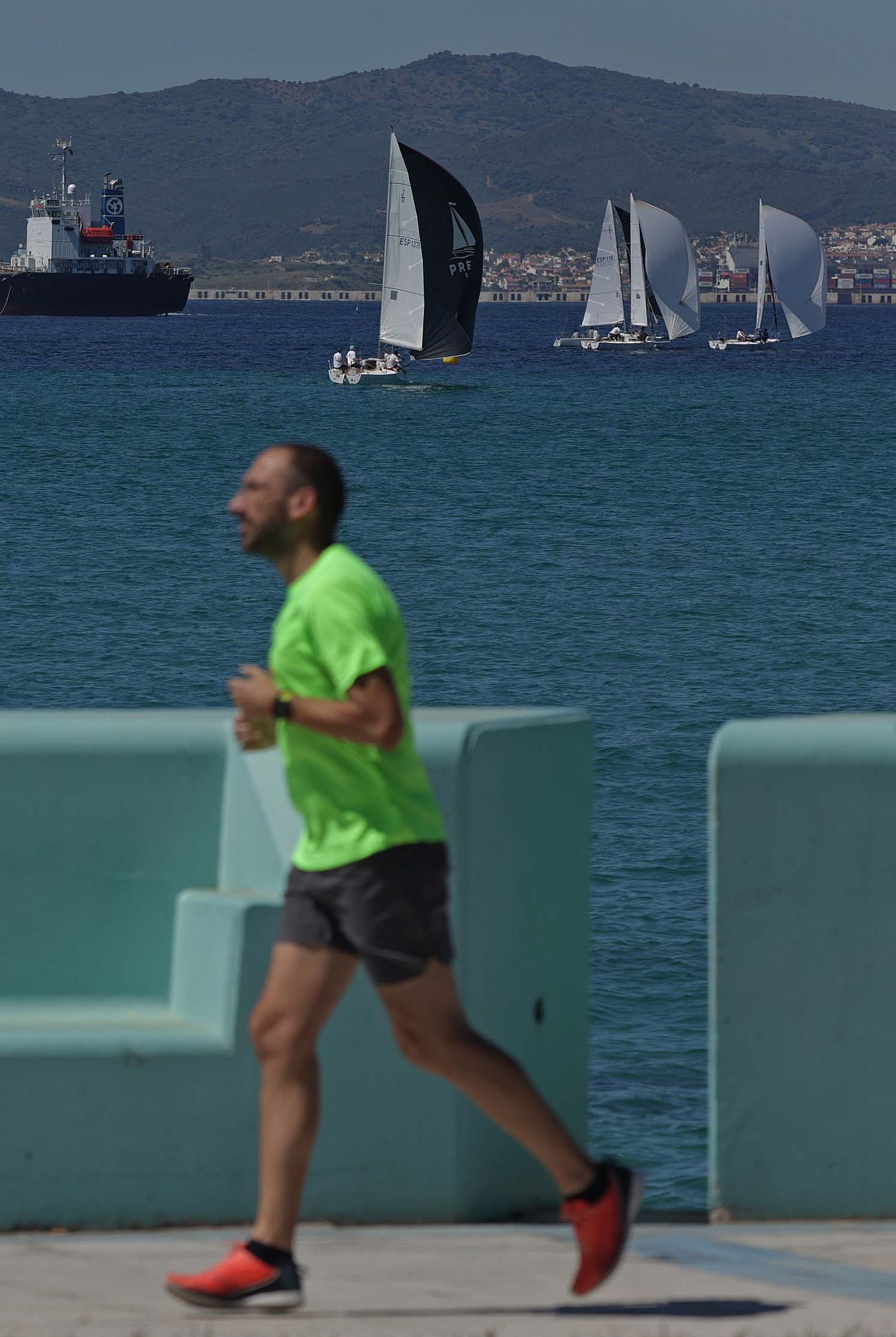 Fotos de la jornada del domingo del Campeonato Andaluz de vela categoría J80 en La Línea