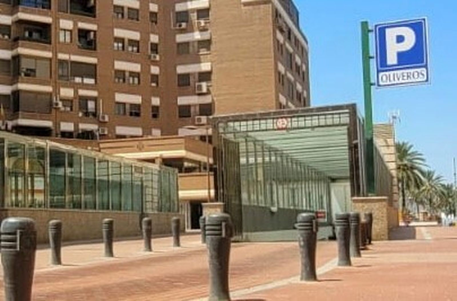 Exterior del parking de Oliveros