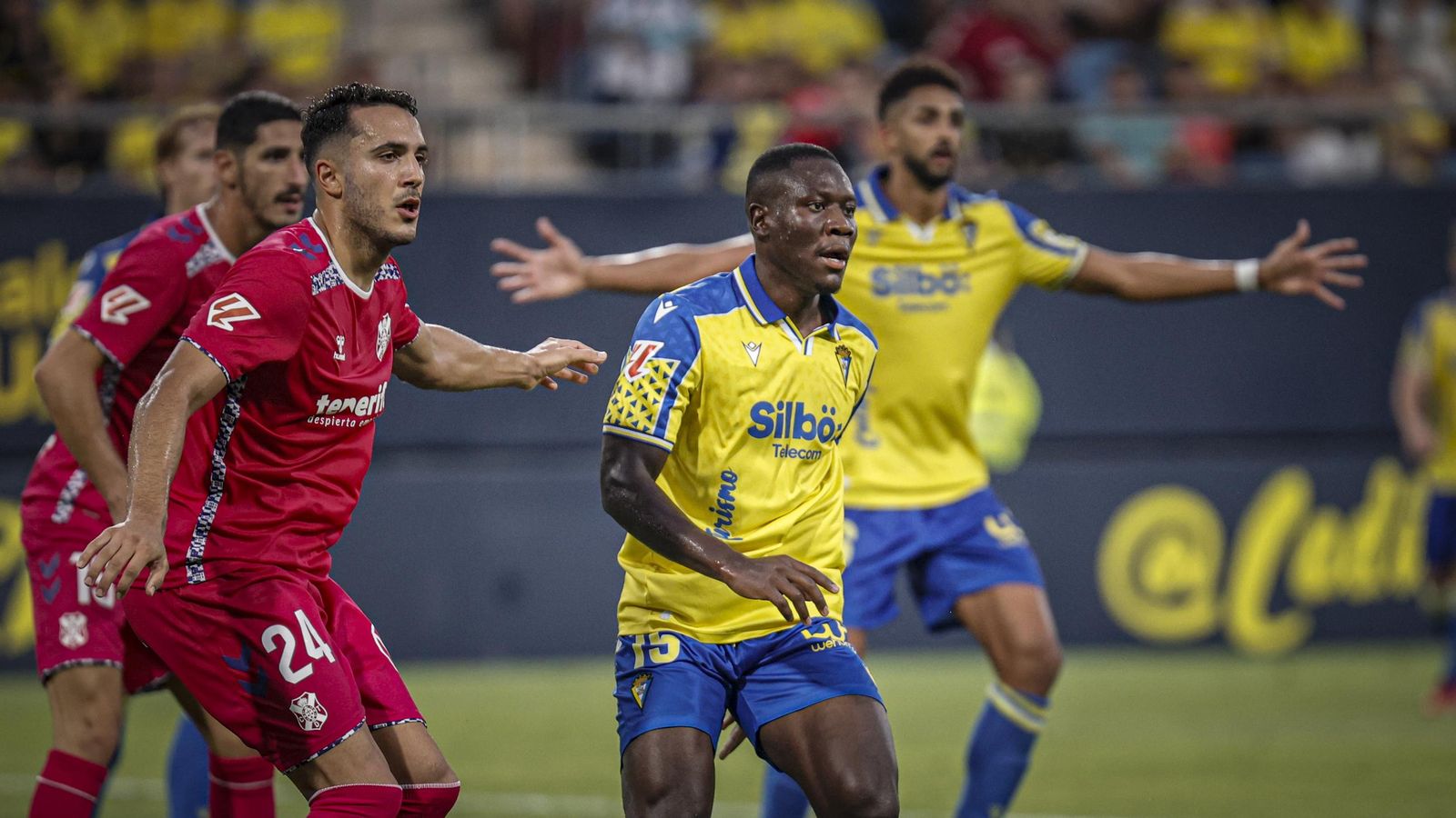 Búscate entre las fotos del partido de fútbol Cádiz CF - CD Tenerife de la Liga Hypermotion
