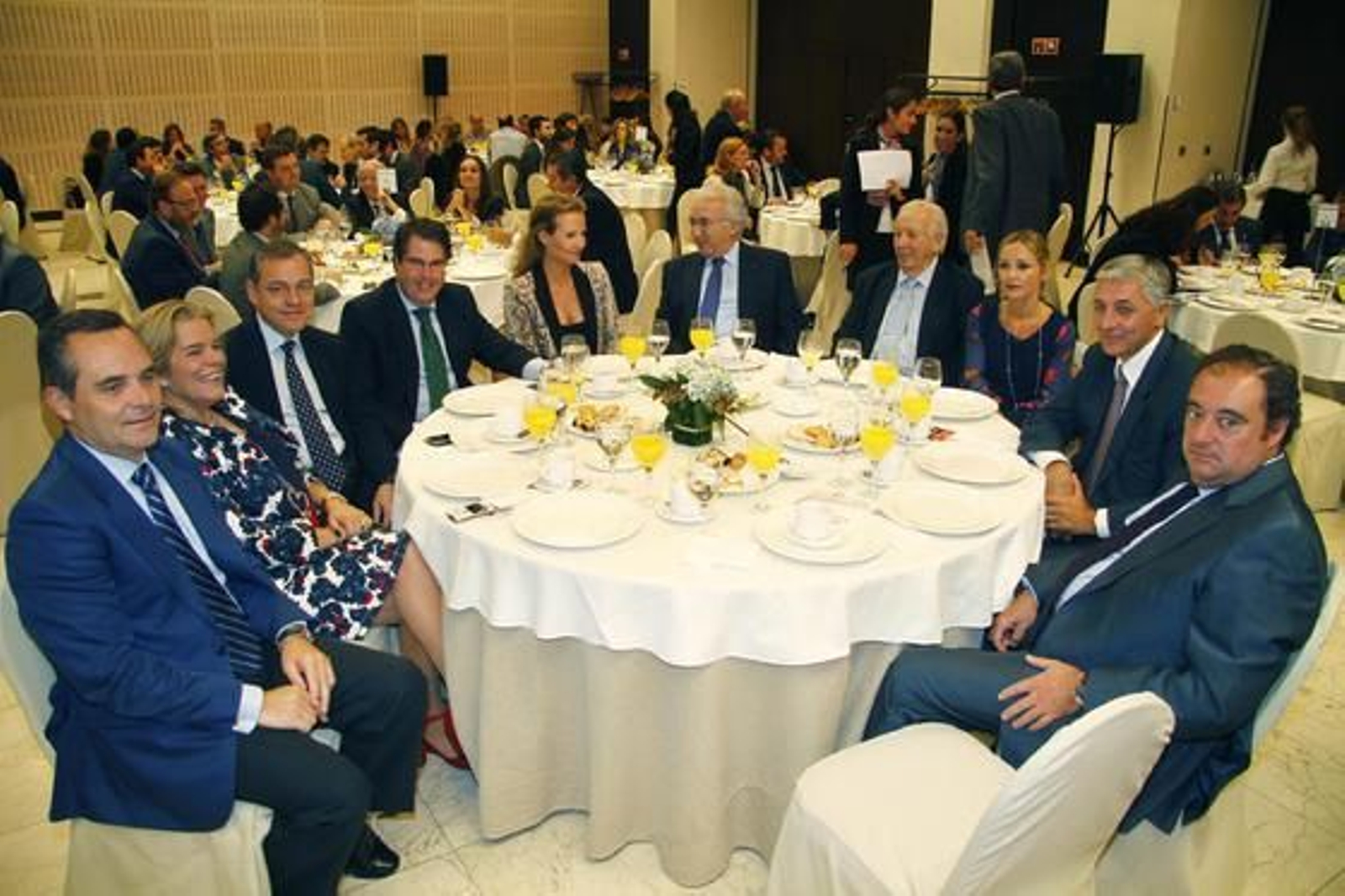 Juan Bueno, Asunción Fley, David Moreno, Gregorio Serrano, Marita Rufino, Antonio Robles, Manuel Olivencia, Silvia Otero, Maximiliano Vílchez y Tomás Valiente. 

Foto: Juan Carlos Vázquez