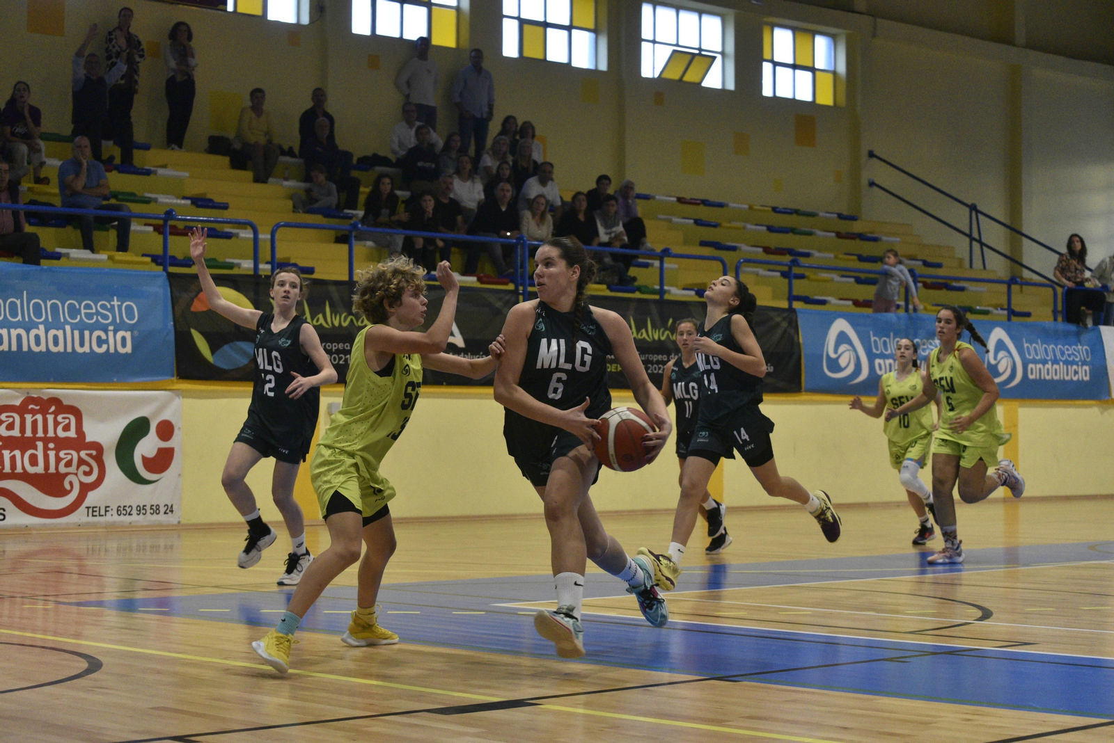 La primera jornada del Andaluz infantil femenino de baloncesto en La Línea