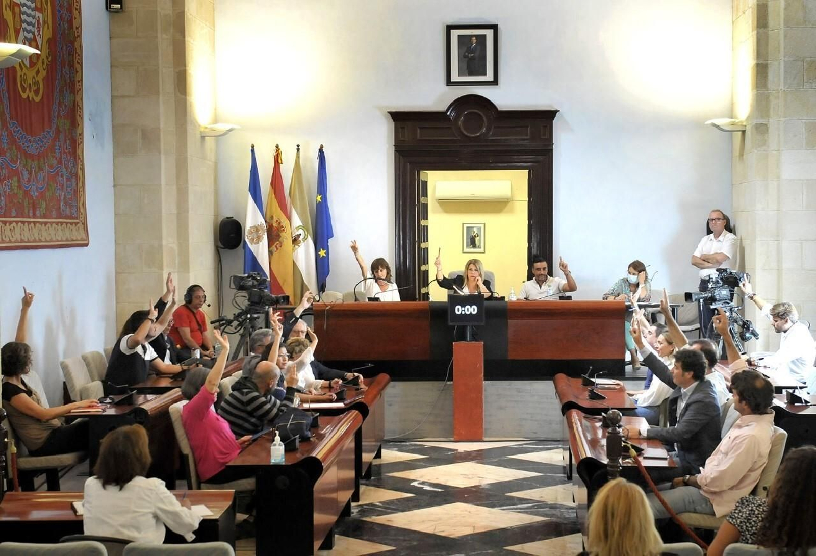 Imagen del a votación en pleno extraordinario para la cesión del edificio del PTA a la Junta, aprobada por unanimidad. Imagen del a votación en pleno extraordinario para la cesión del edificio del PTA a la Junta, aprobada por unanimidad.