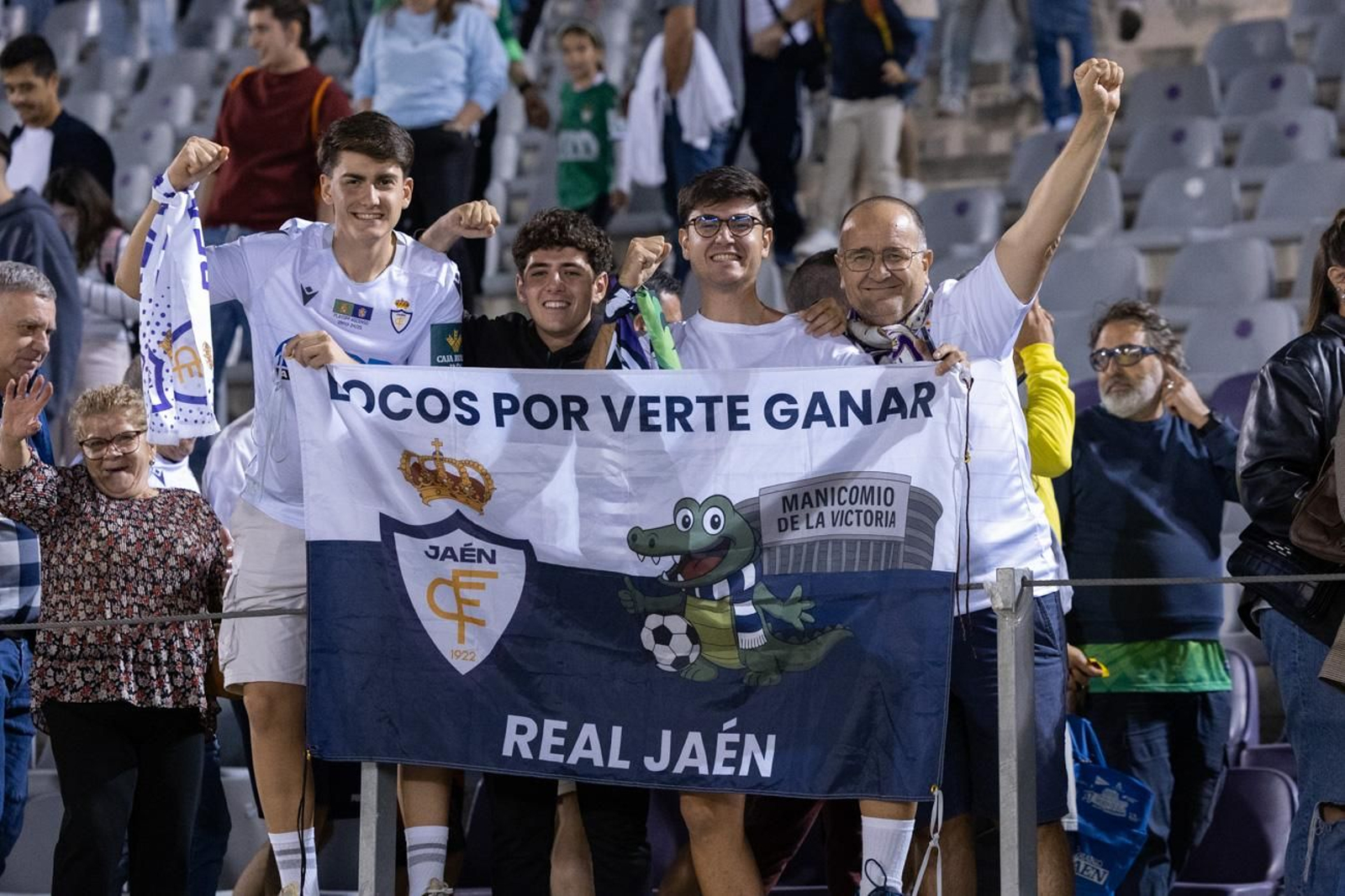 La afición blanca disfrutó con un triunfo de auténtico infarto.