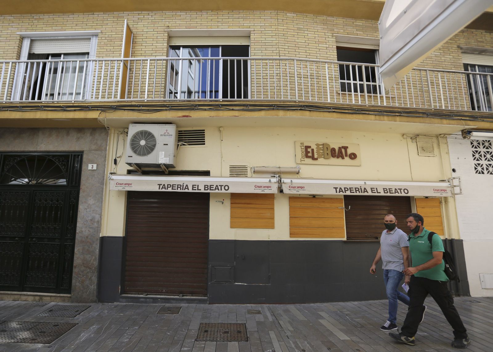 Fotos de los bares de Málaga, todavía a medio gas, en la recta final de la fase 3