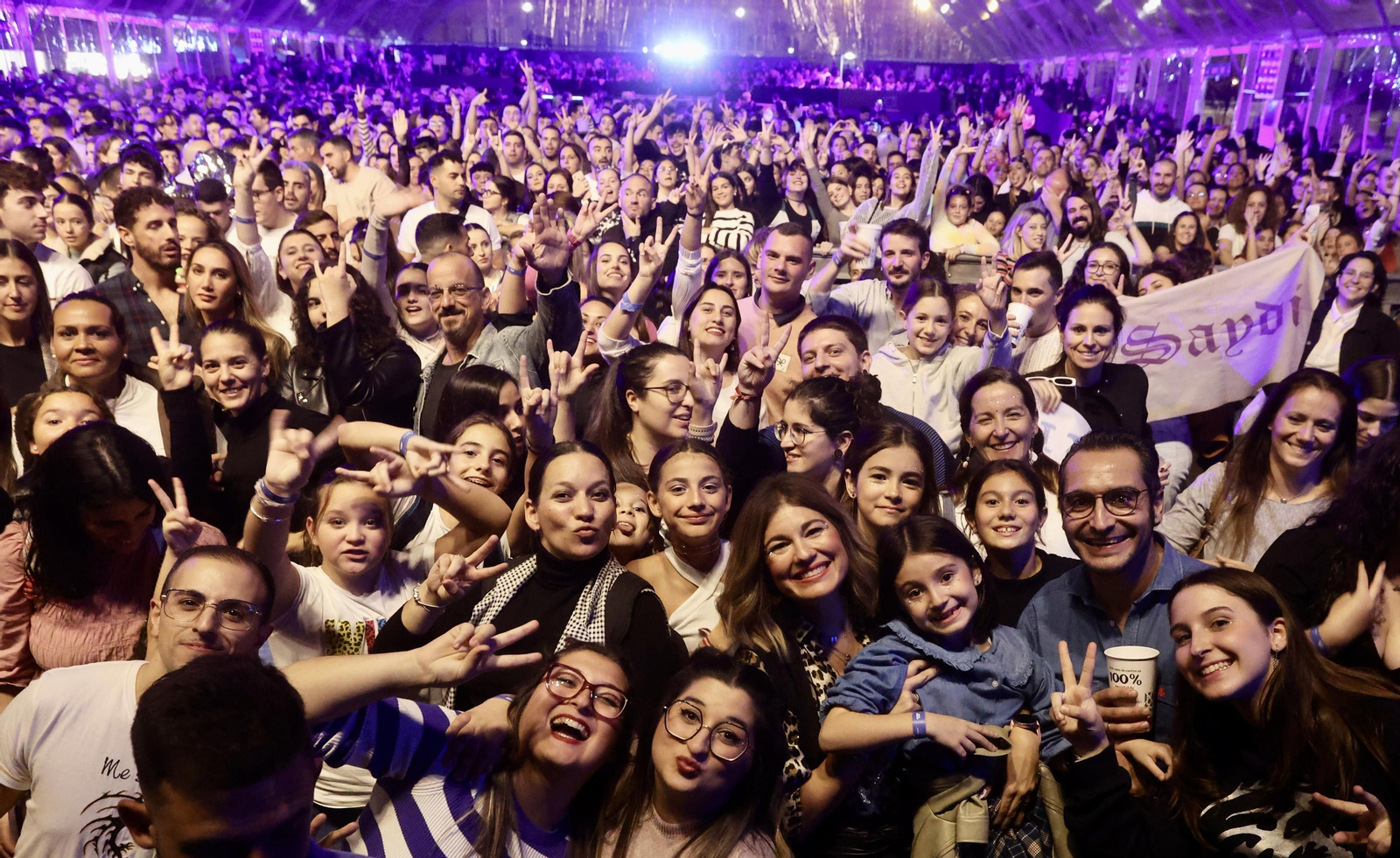 Búscate en el concierto de Lola Indigo
