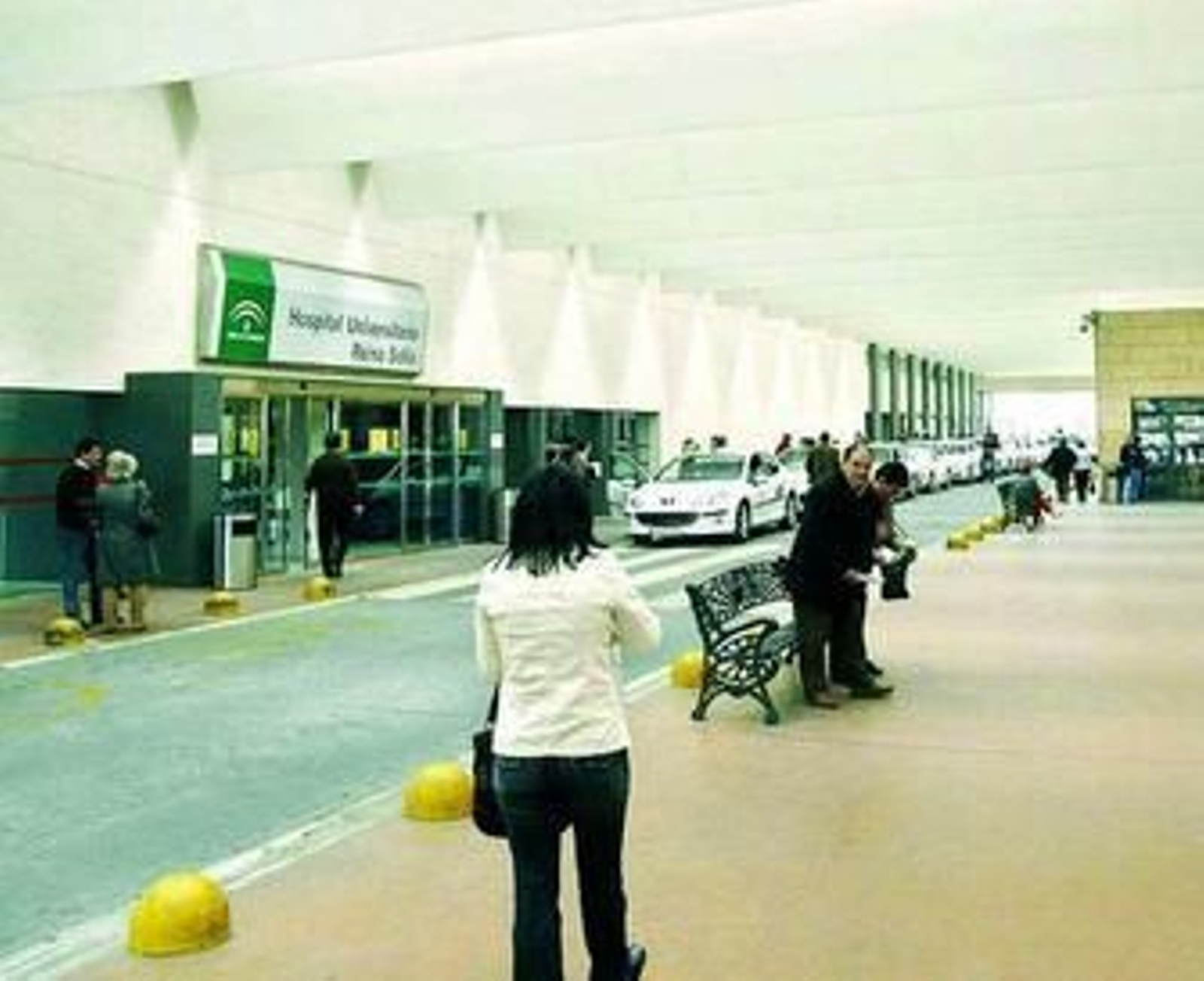 Zona de consultas externas del Hospital Reina Sofía.