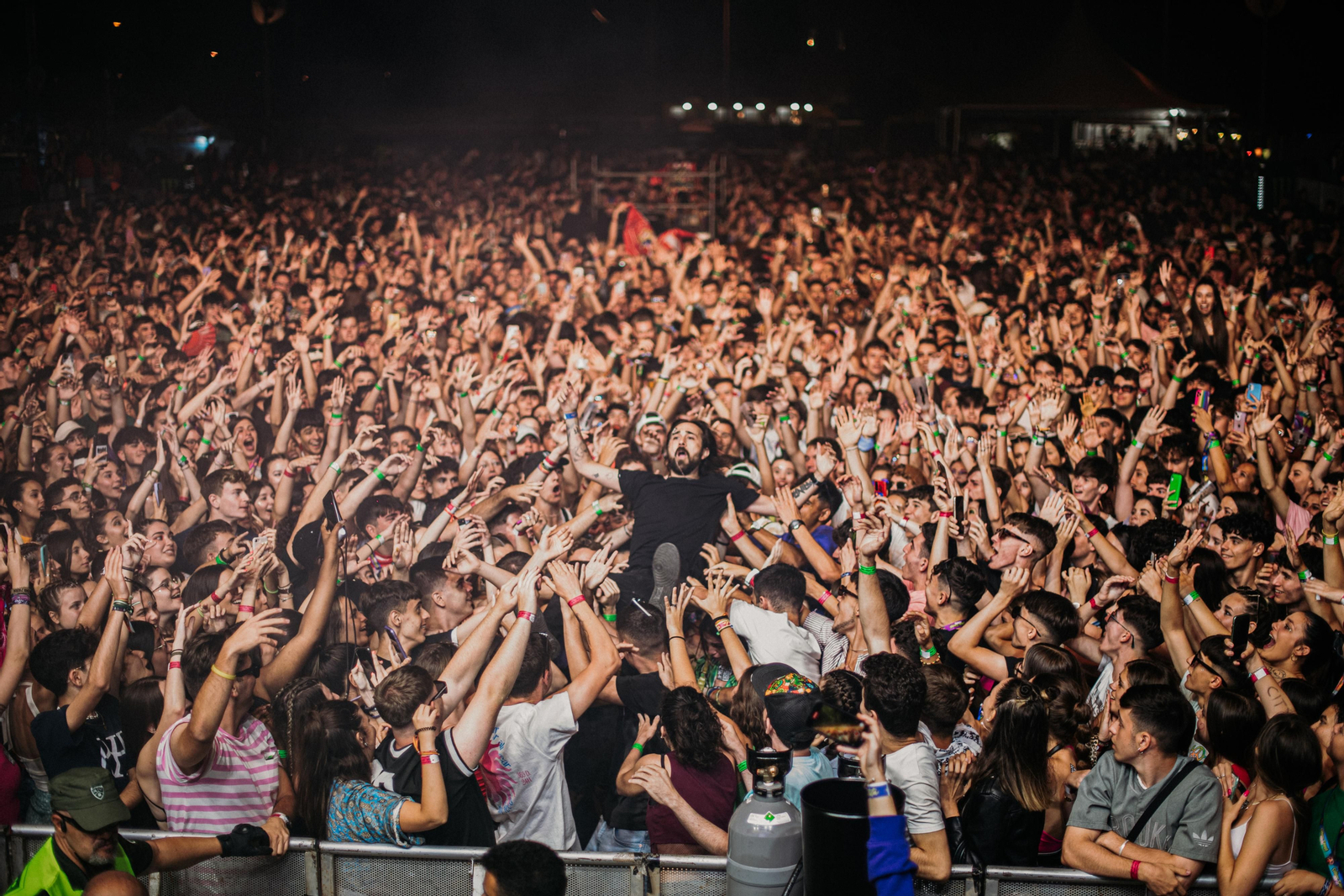 El público se entregó desde el primer minuto en el Salinas Sound de Roquetas de Mar.