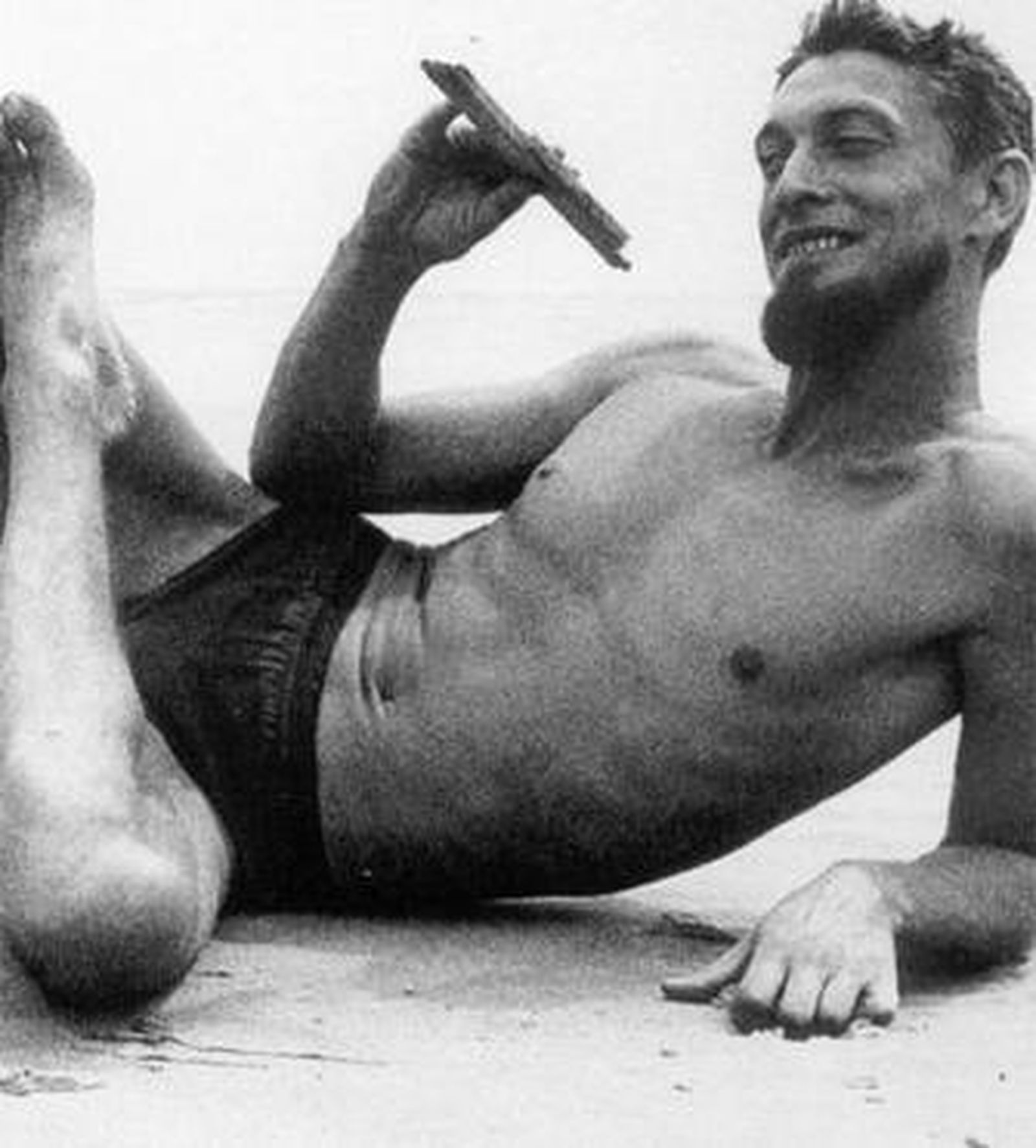 Barral, fotografiado por Oriol Maspons en Calafell, donde pasaba los veranos.