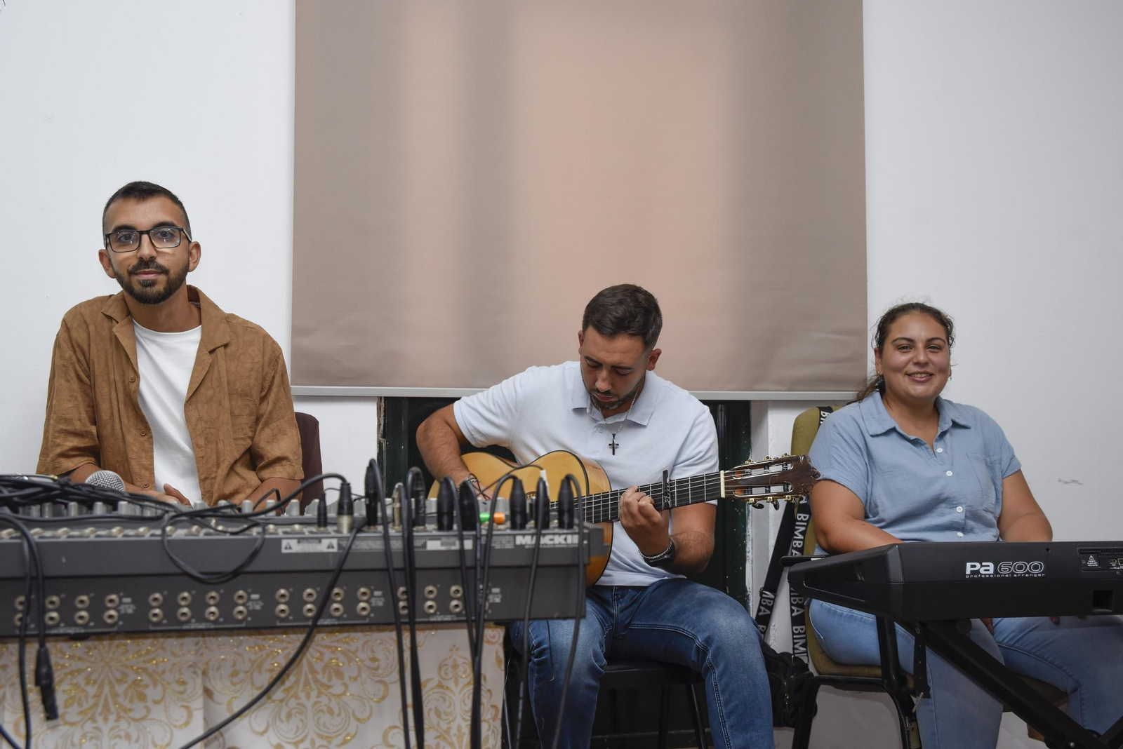 Las fotos de la misa cantada de la iglesia evangélica Ebenezer de La Línea
