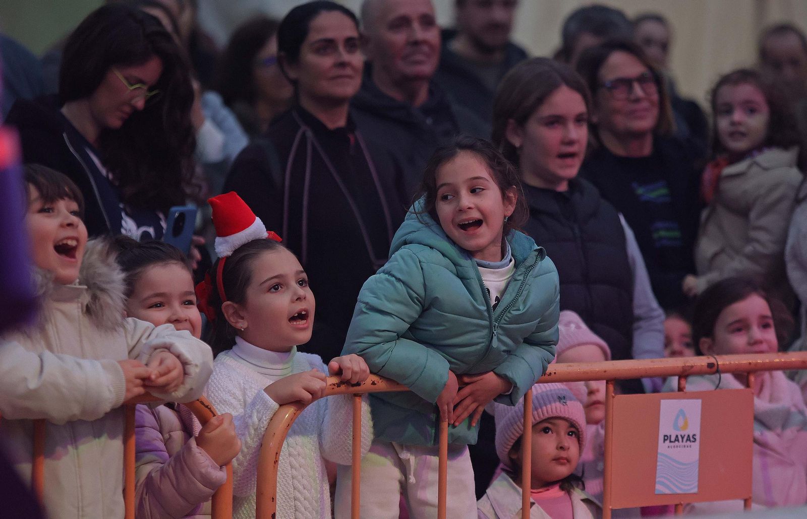 Las fotos del cantajuegos navideño en el Parque María Cristina de Algeciras