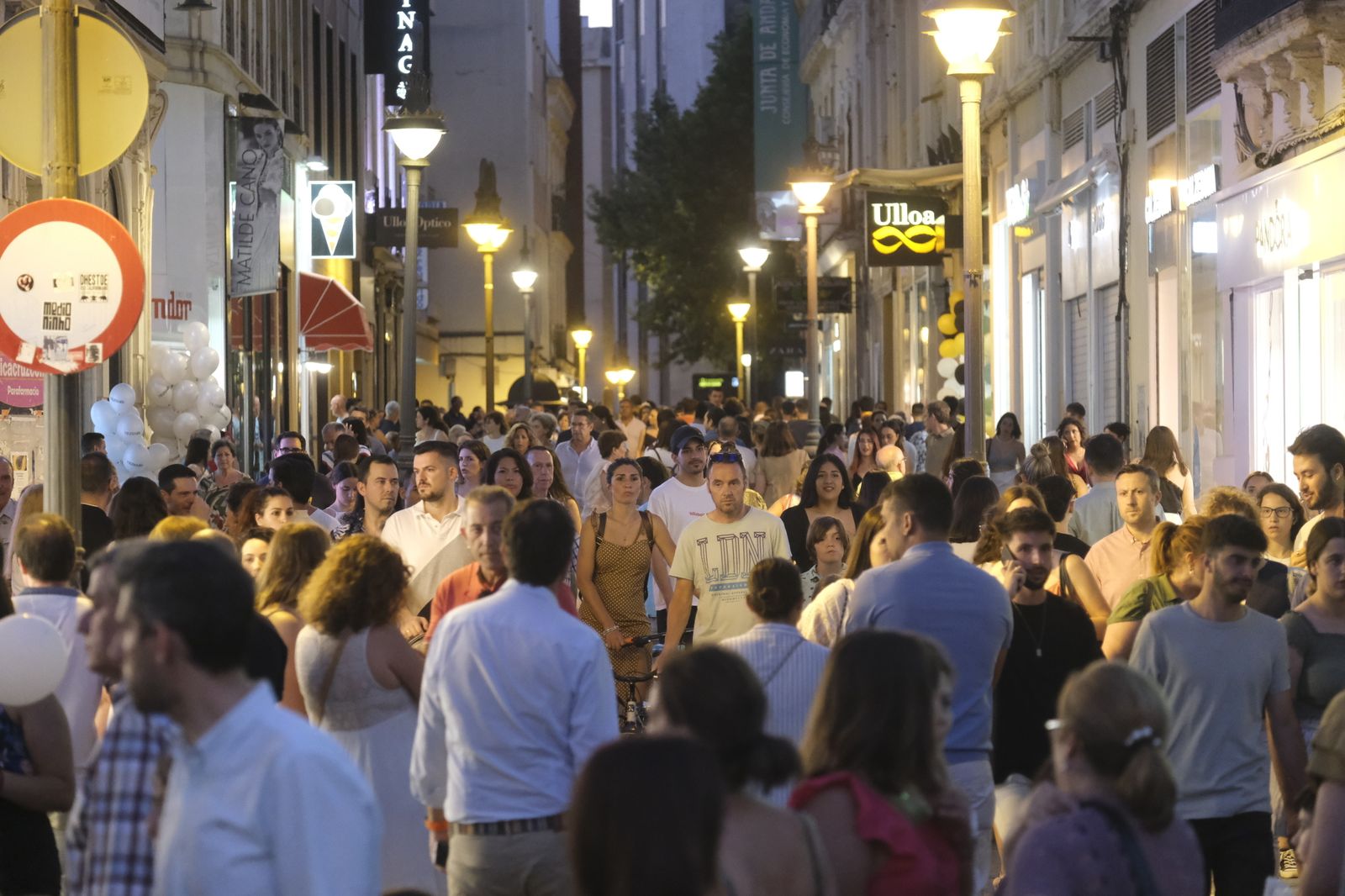 La novena edición de la Shopping Night de Córdoba, en imágenes