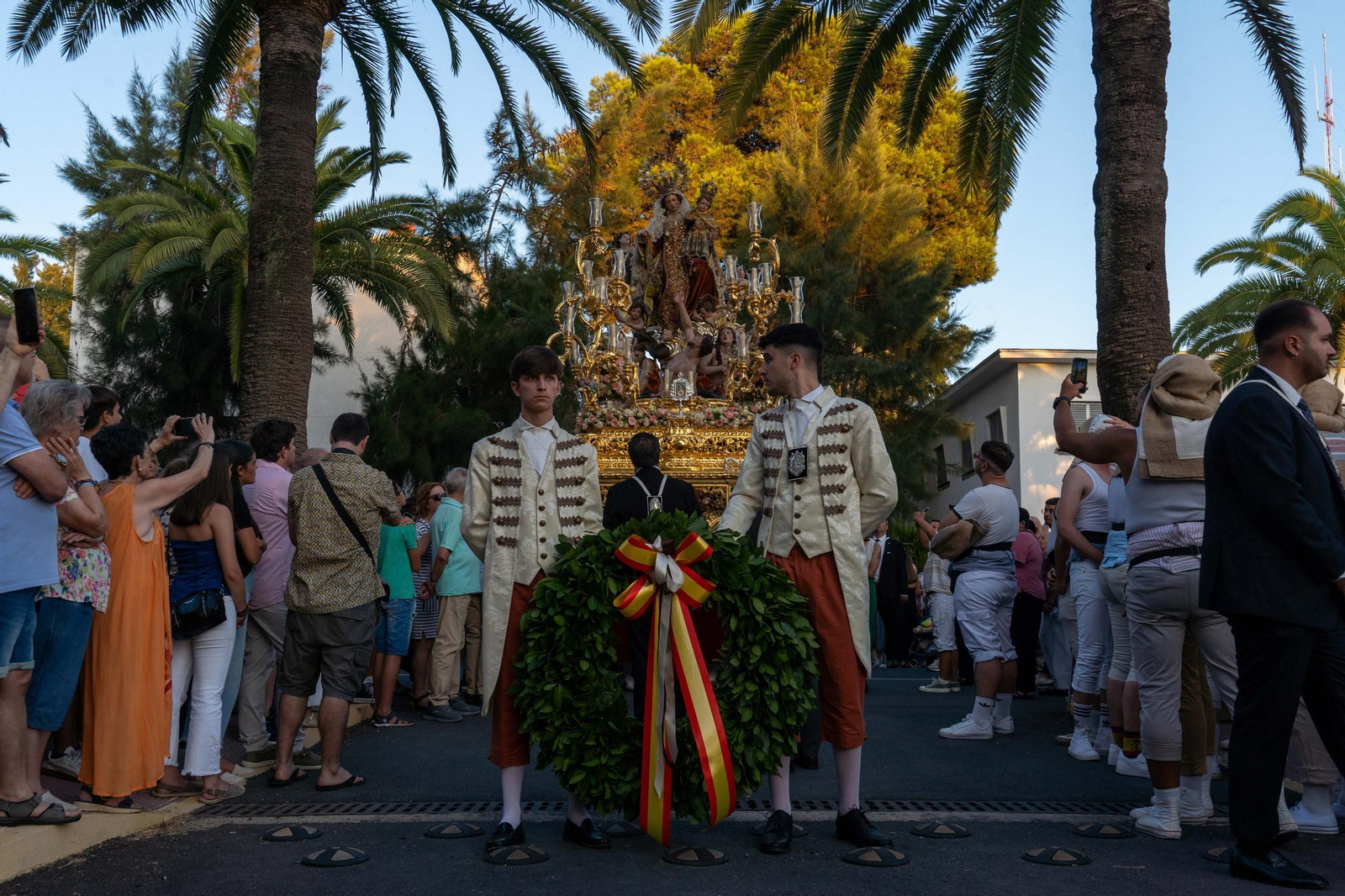 Imágenes de la procesión La Virgen del Carmen por las calles de Huelva