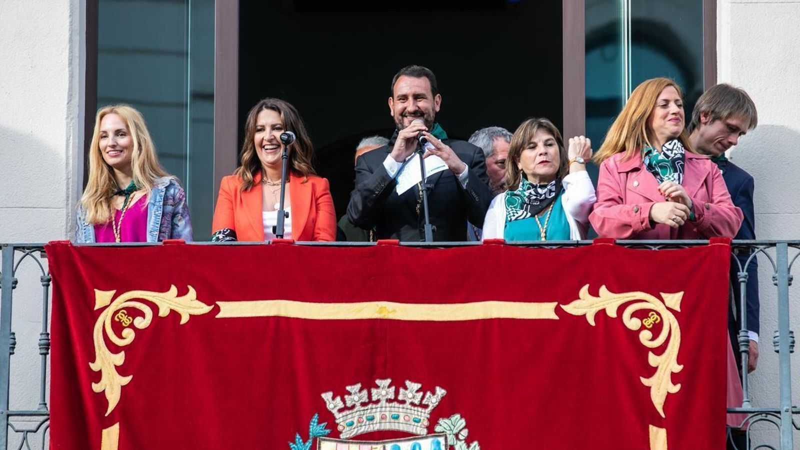 Laura Fa dando el pregón en las fiestas de Badalona
