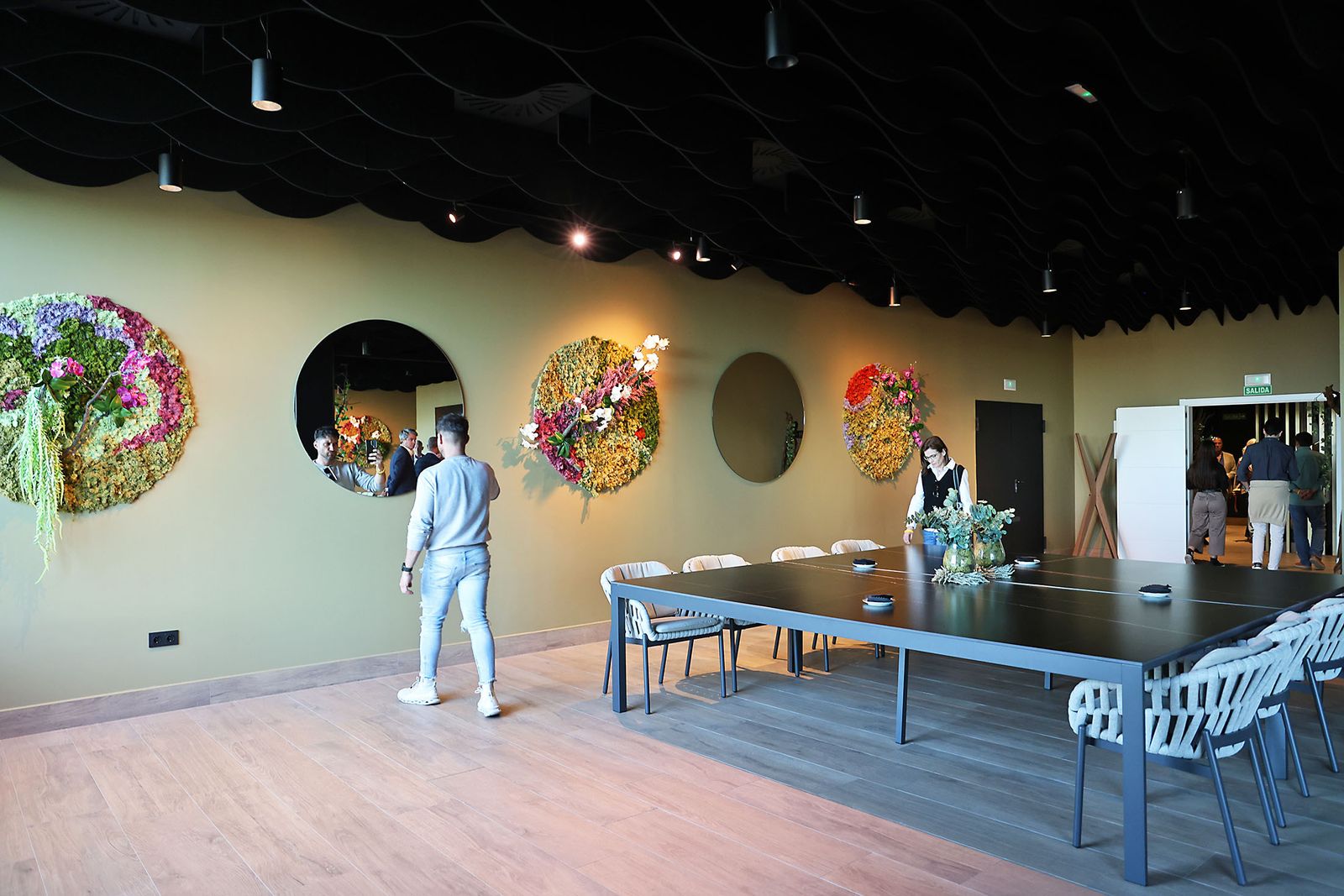 Movitransa presenta los nuevos modelos de BMW IX2 y el X2 en el complejo deportivo Lamiya