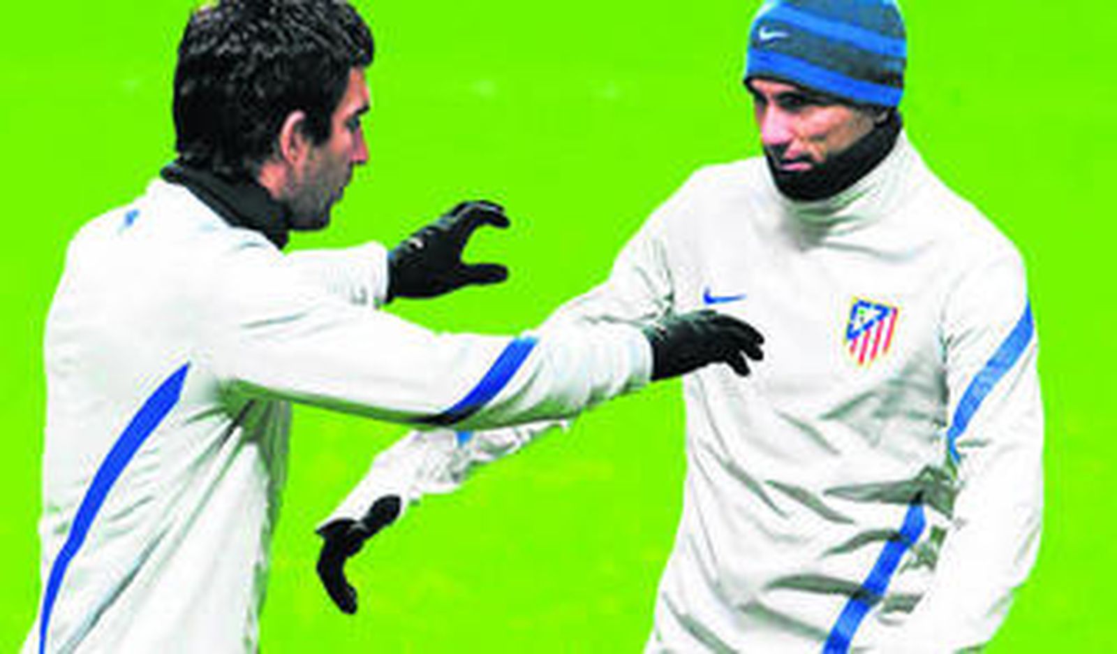 José Antonio Reyes, junto a Arda Turan en un entrenamiento del Atlético.