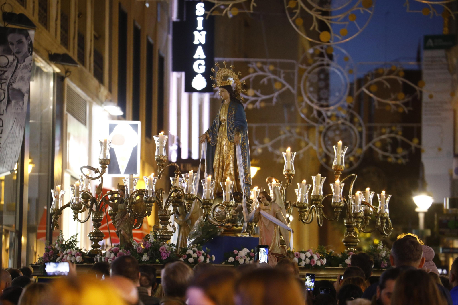 La procesión de la Virgen Milagrosa de Córdoba, en imágenes