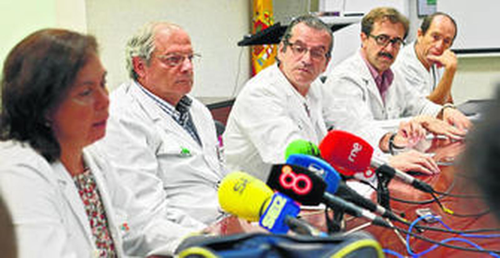 De izquierda a derecha, Lourdes Benítez, César Remón, José Luis Álvarez-Ossorio, Julio Pastorín y Luis Miguel Torres, ayer, durante la rueda de prensa.