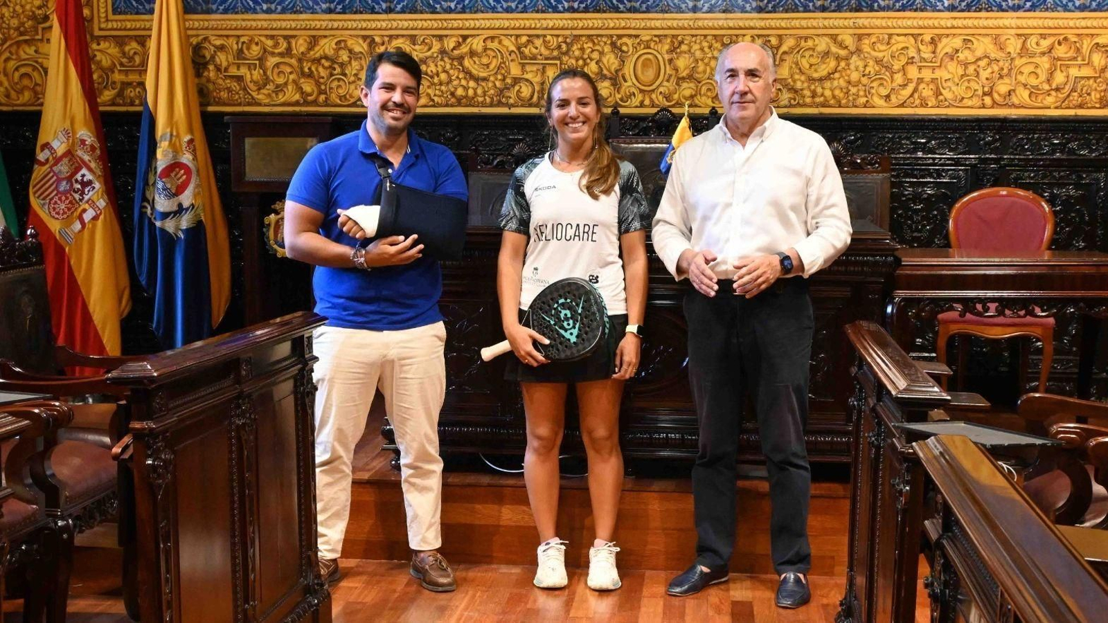 La algecireña Carmen Azcoitia, recibida en el Ayuntamiento.