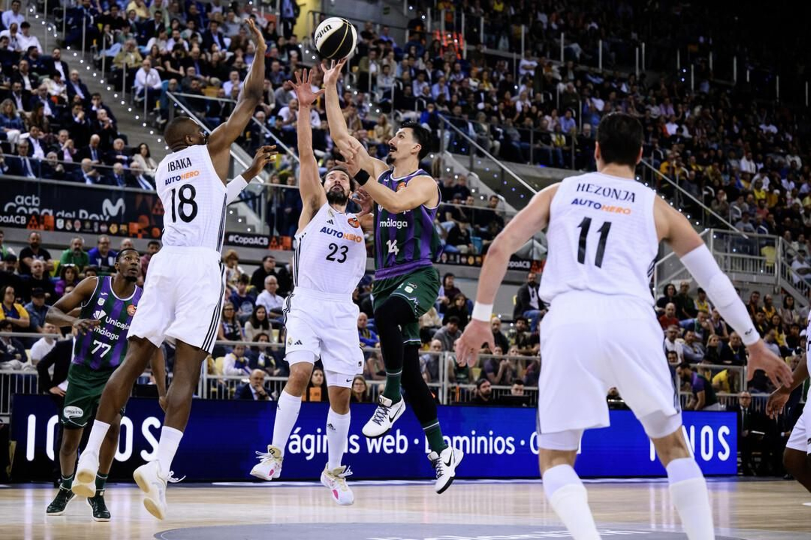 El Unicaja, campeón de Copa: Todas las imágenes del partido, la fiesta y la llegada a Málaga