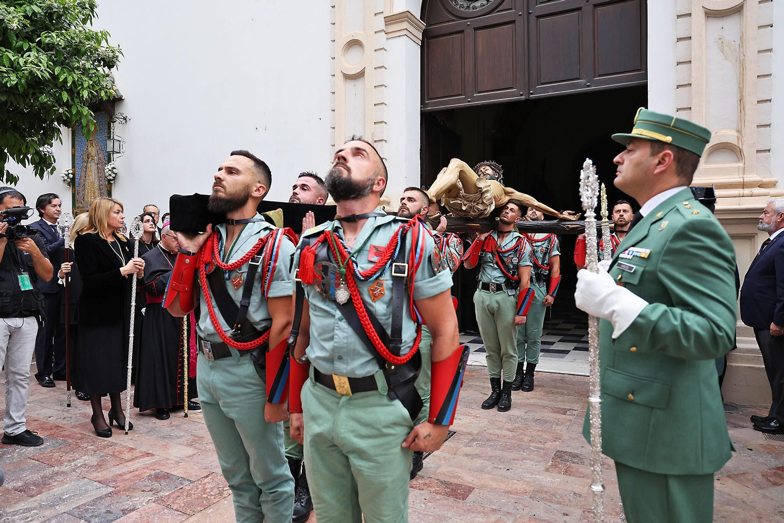 Las mejores imágenes del Sábado de Pasión en Huelva: La Legión con el Cristo de la Vera+Cruz