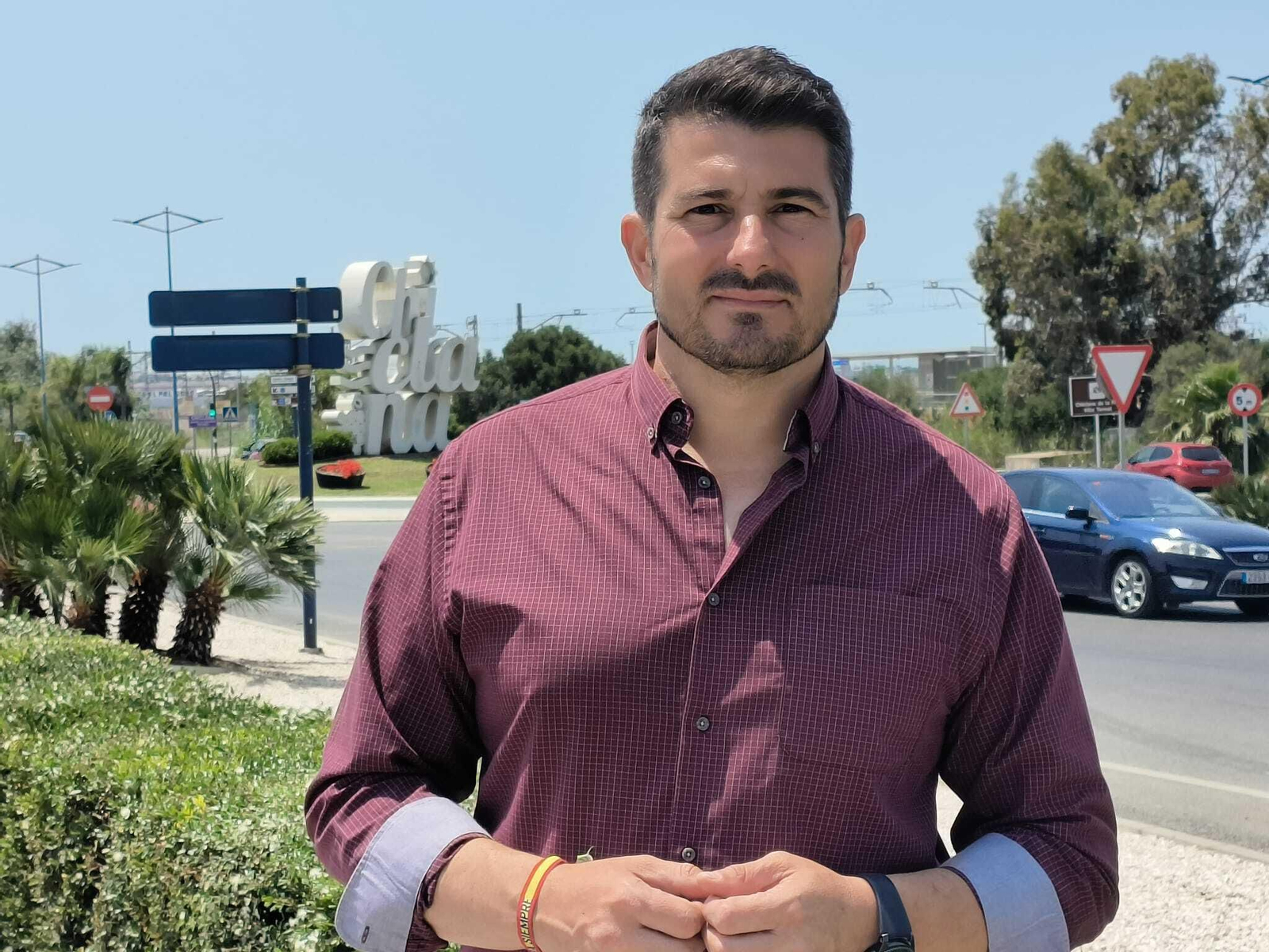 Manuel Vela (Vox). 44 años. Empresario de carpintería.