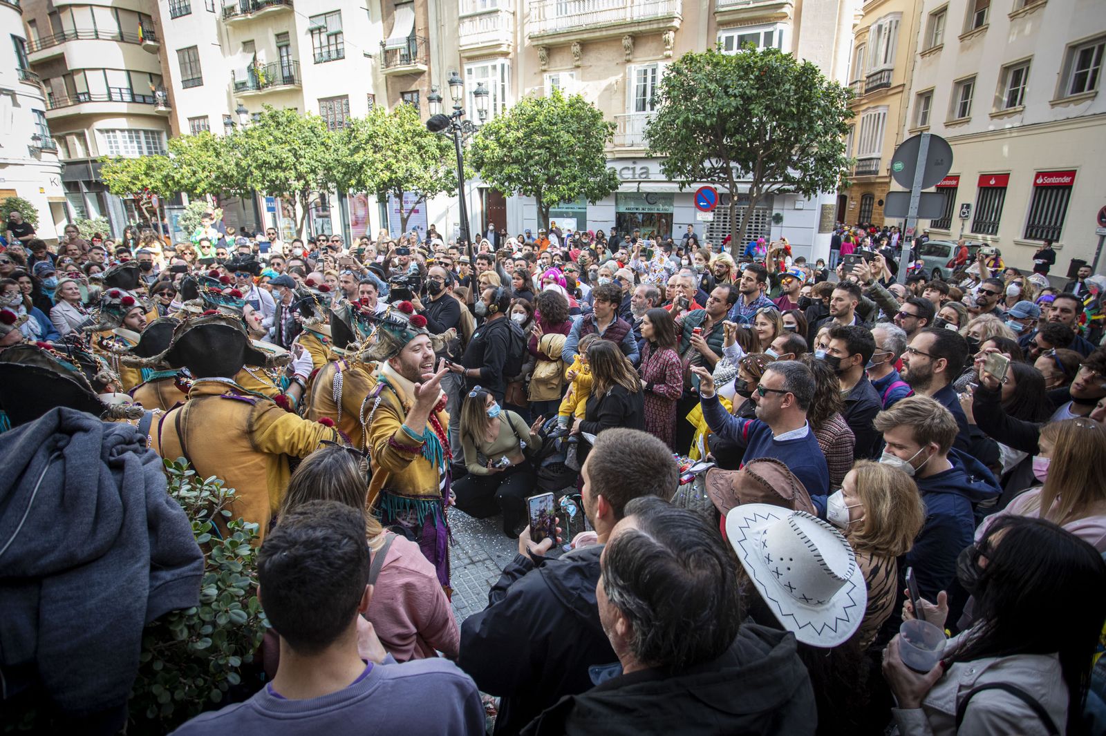 Imágenes del domingo de Carnaval ilegal en Cádiz
