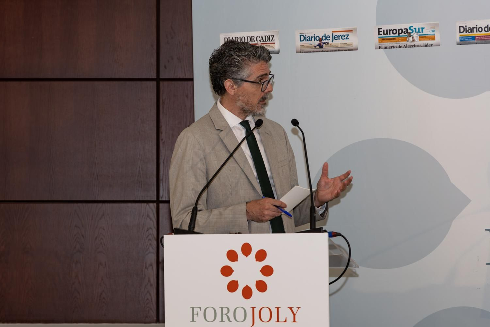 La sociedad jiennnese ha acompañado al Grupo Joly en su desayuno con la consejera.