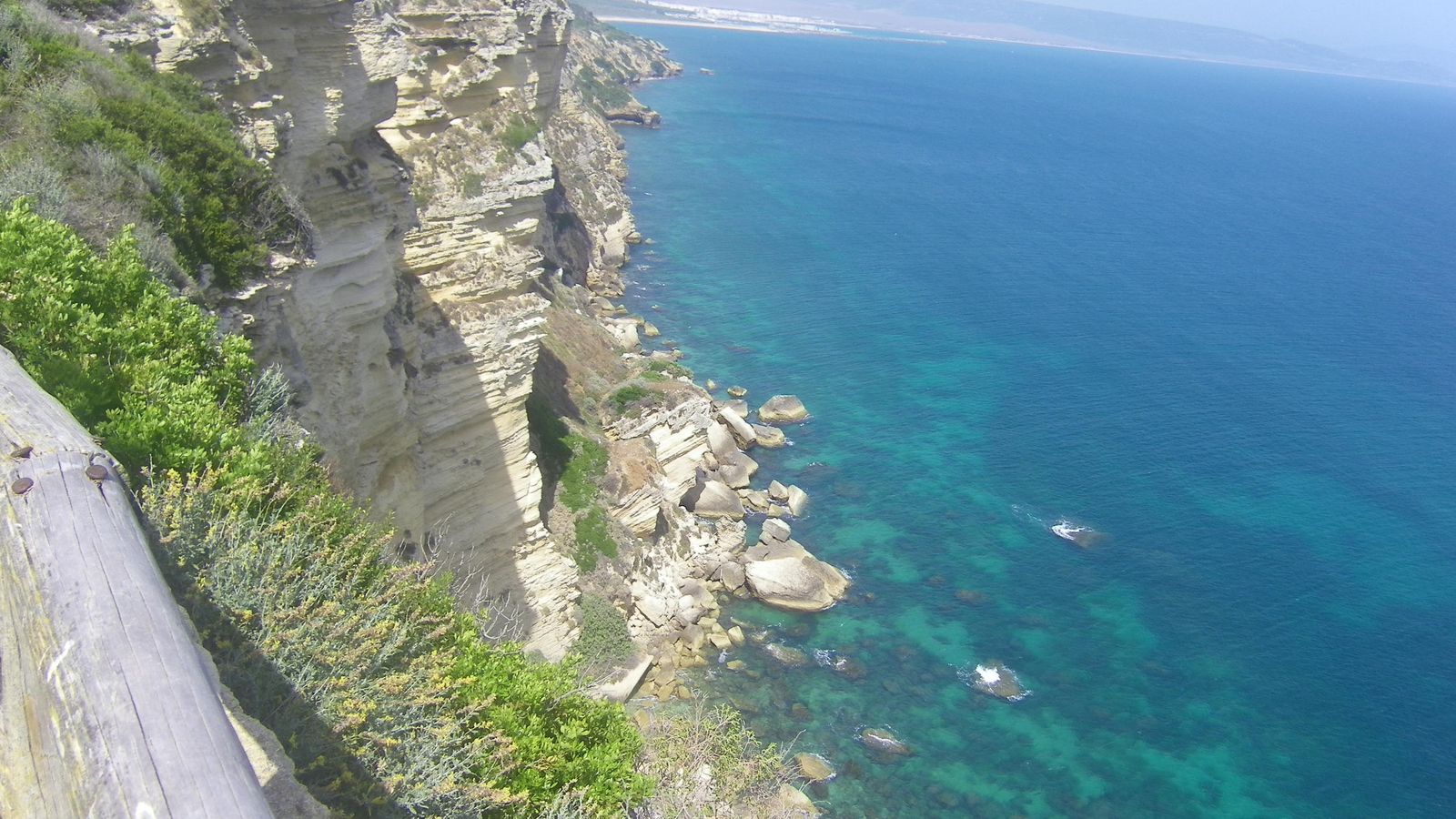 Acantilados en el Parque Natural de la Breña.