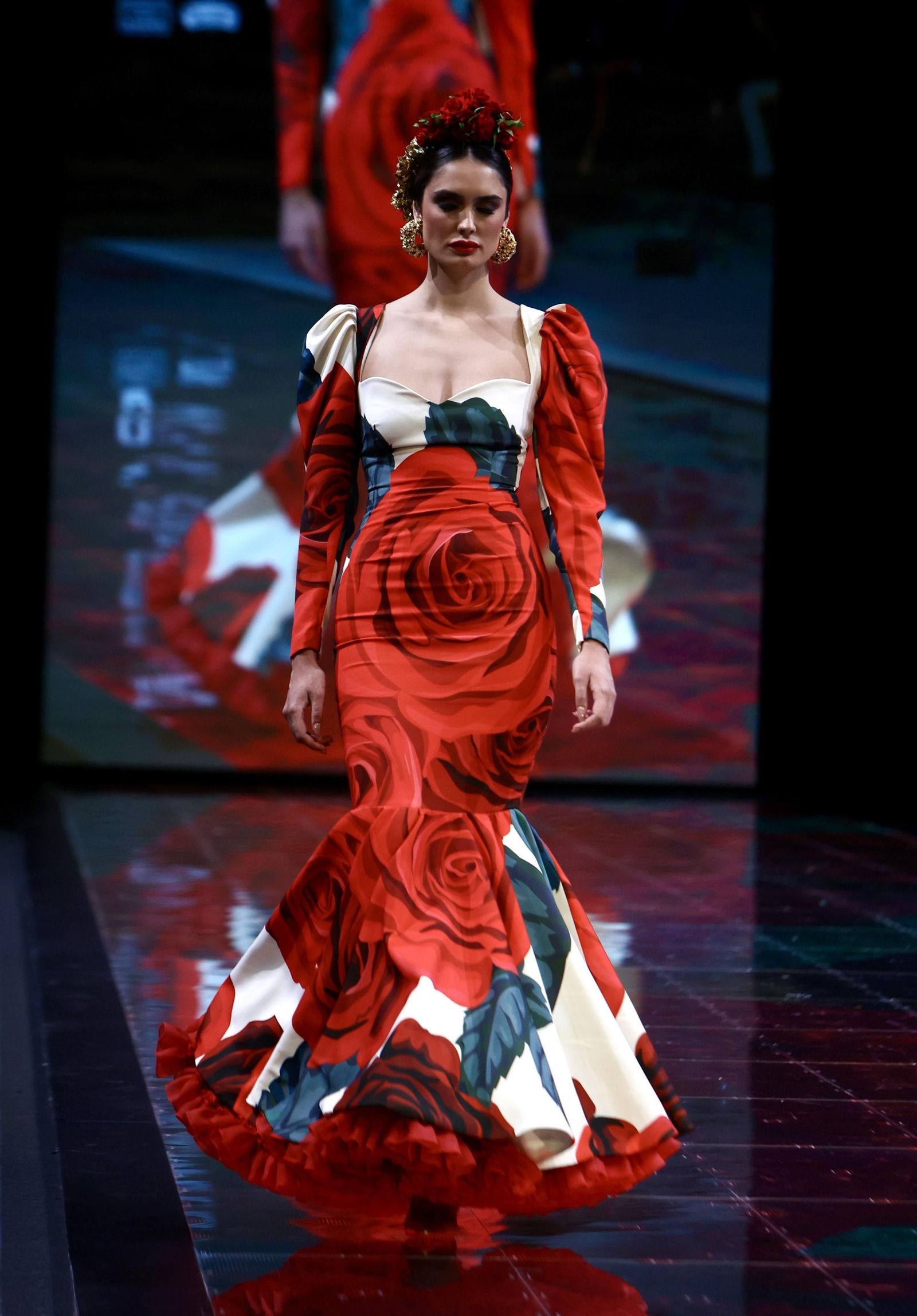 Desfile de Rosa Pedroche en SIMOF, todas las fotos