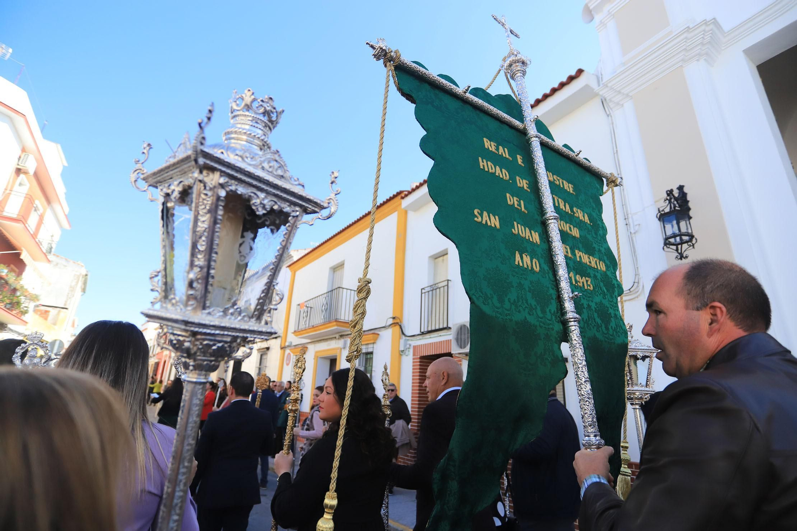 Imágenes de la llegada de la peregrinación de Emigrantes a Almonte acompañando a la Hermandad de San Juan del Puerto