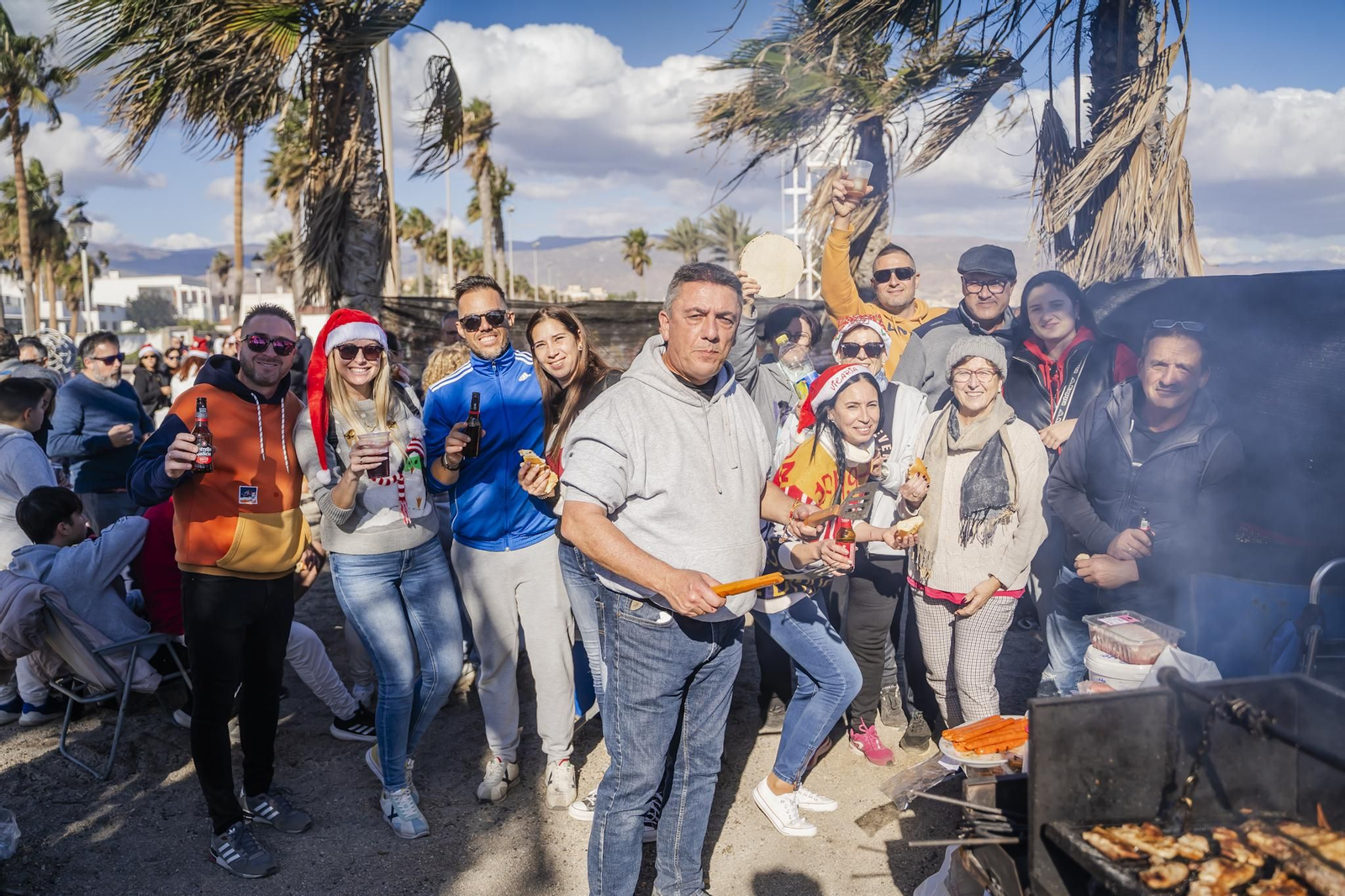 Miles de personas despiden el año 2024 en Las Moragas de Roquetas, en imágenes