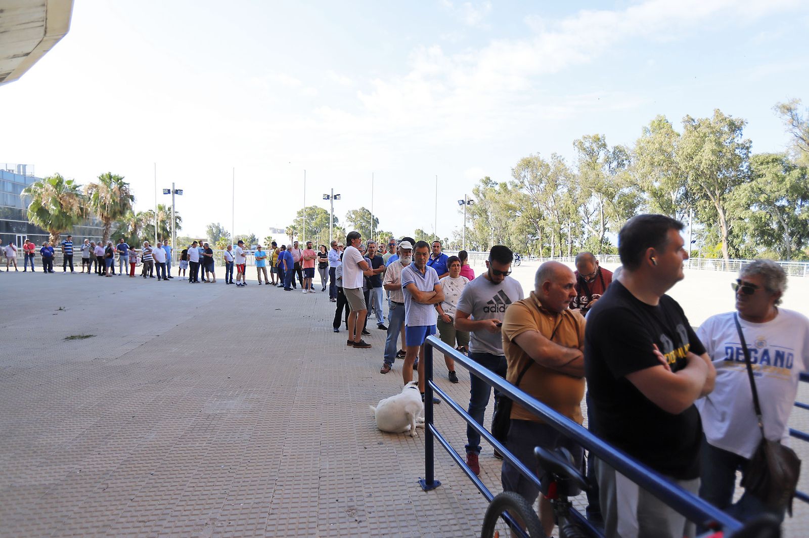 Largas colas en el Nuevo Colombino para las entradas del partido ante el Cacereño