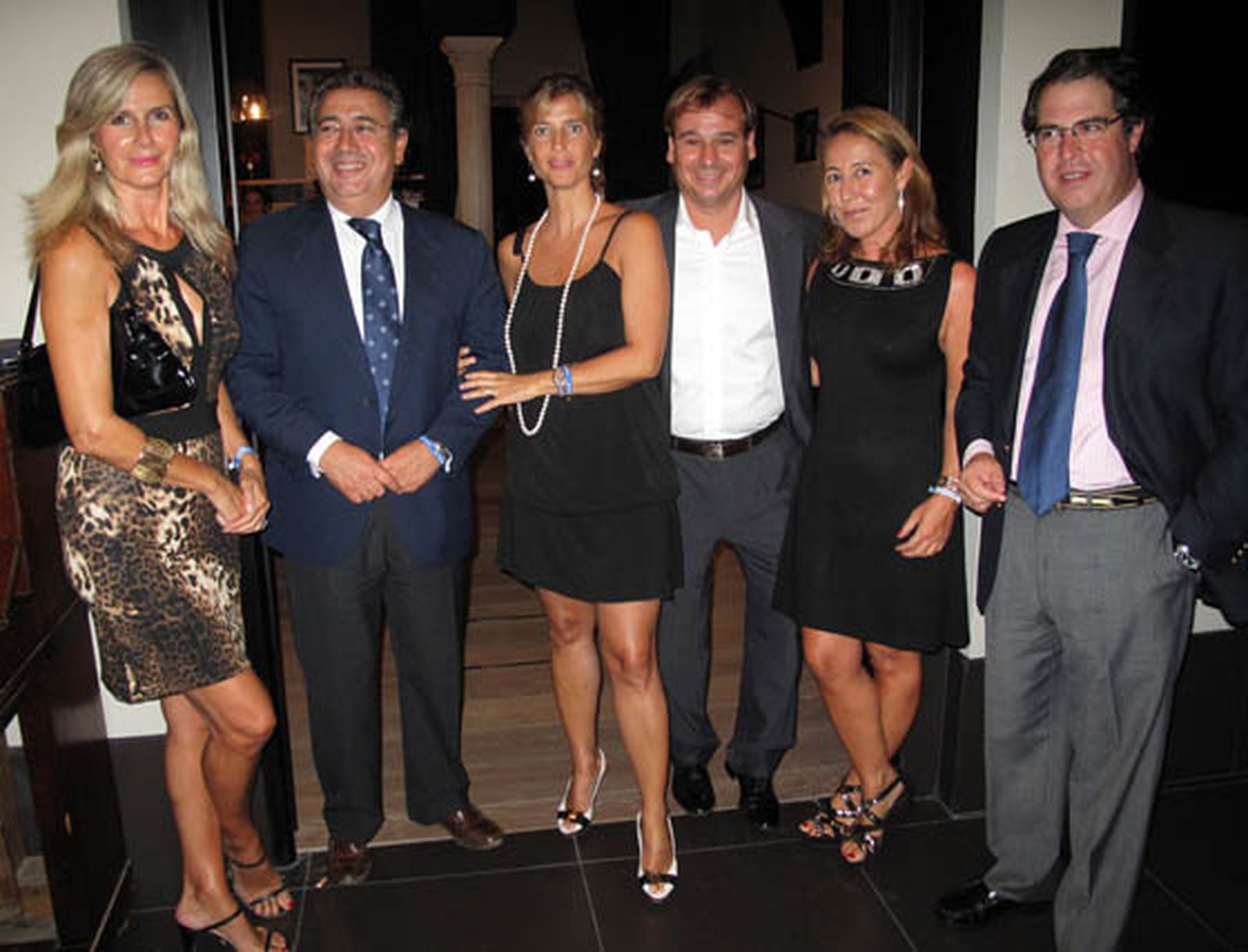 María José Alonso , Juan Ignacio Zoido, candidato a la alcaldía por el PP; Mati Silva, Óscar Alonso (González Byass), Teresa Fidalgo, y Gregorio Serrano, concejal del PP.

Foto: Victoria Ramírez