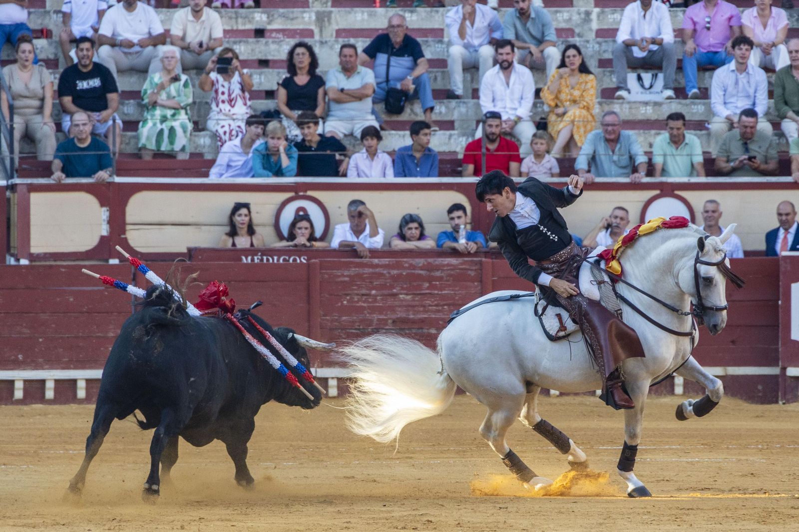 Las imágenes de la corrida de toros en El Puerto: puerta grande para Talavante