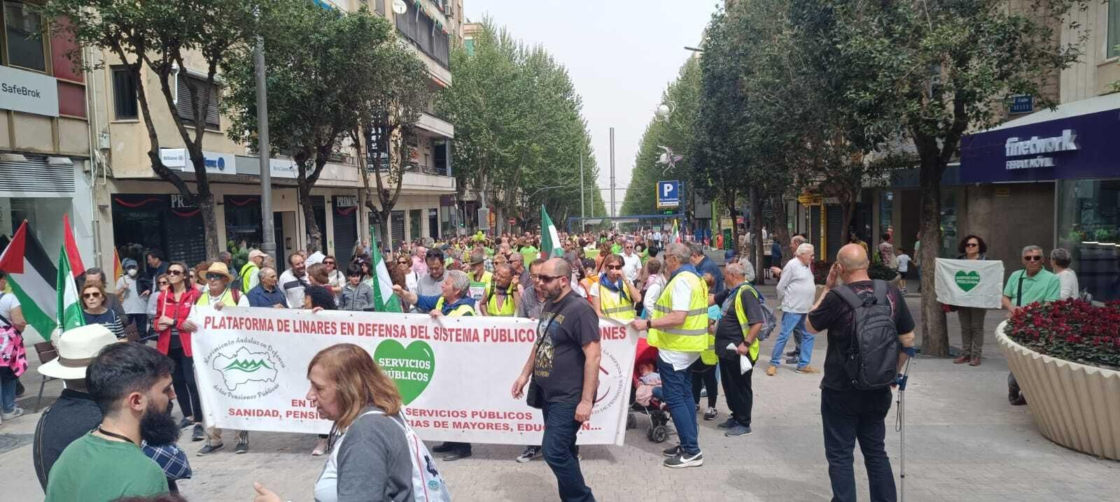 En imágenes: así ha transcurrido en Jaén la manifestación por una sanidad pública de calidad