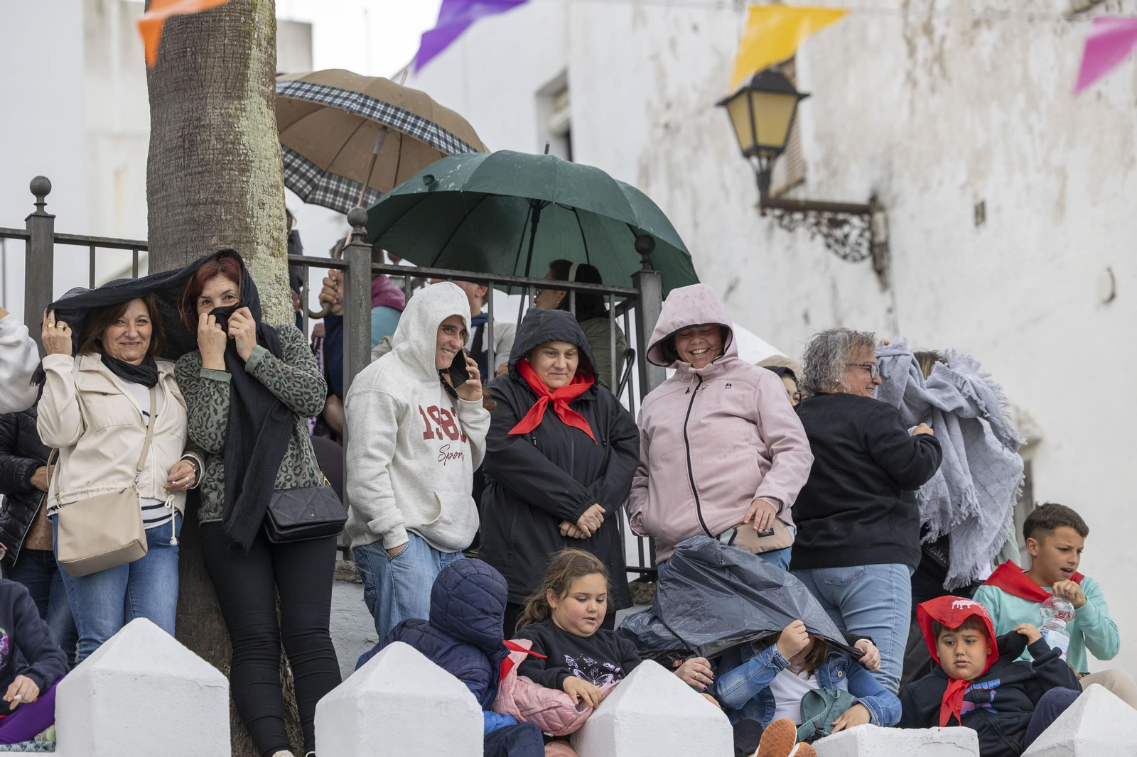 Las imágenes del Toro Embolao de Vejer 2025
