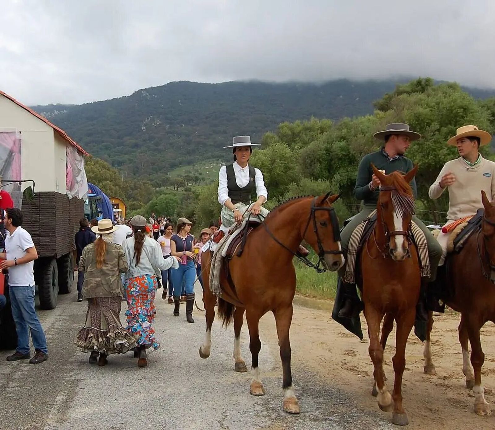 Caballistas, en una romería de San Isidro