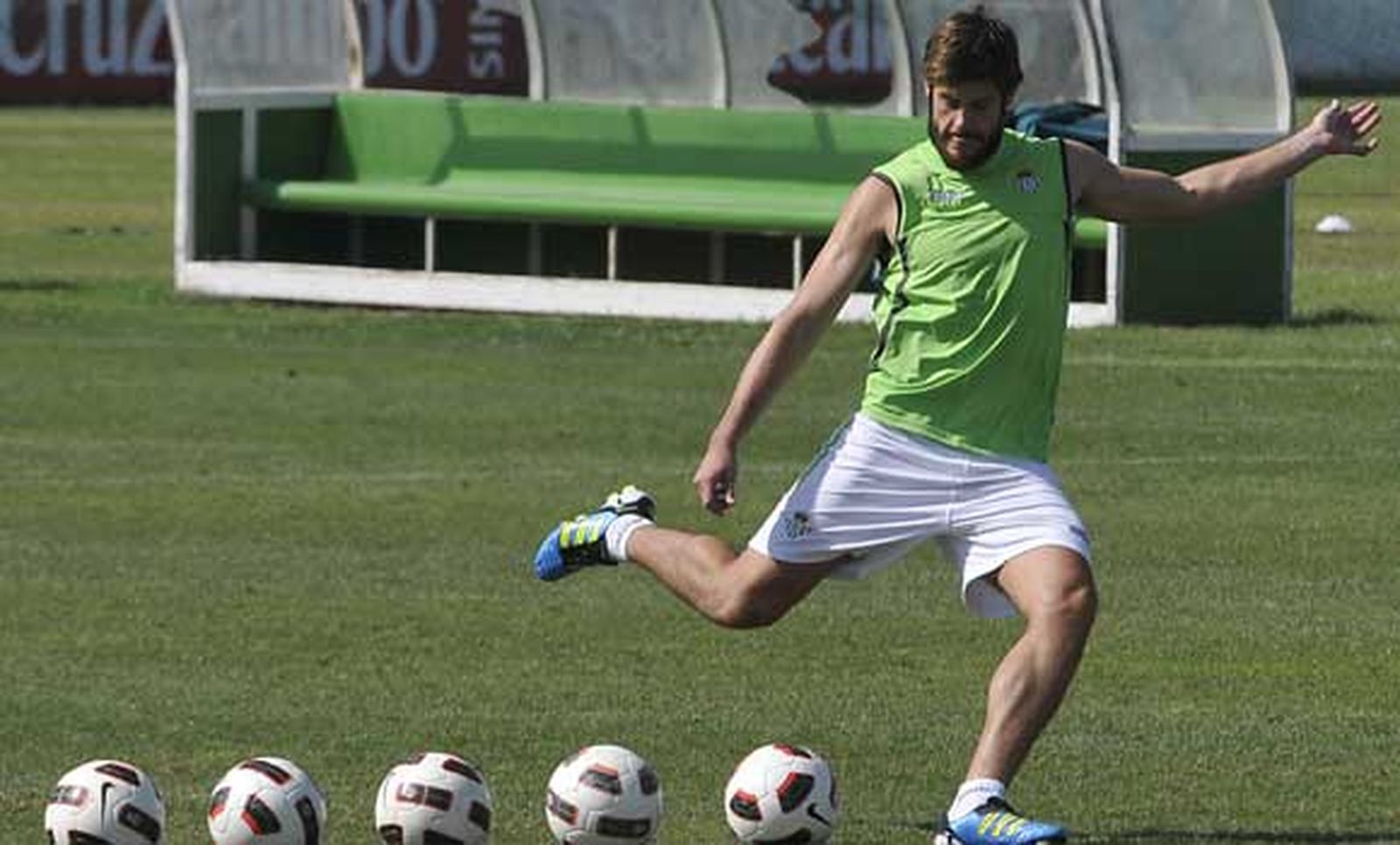 Fabricio y Ustaritz, principales novedades para recibir al Rayo