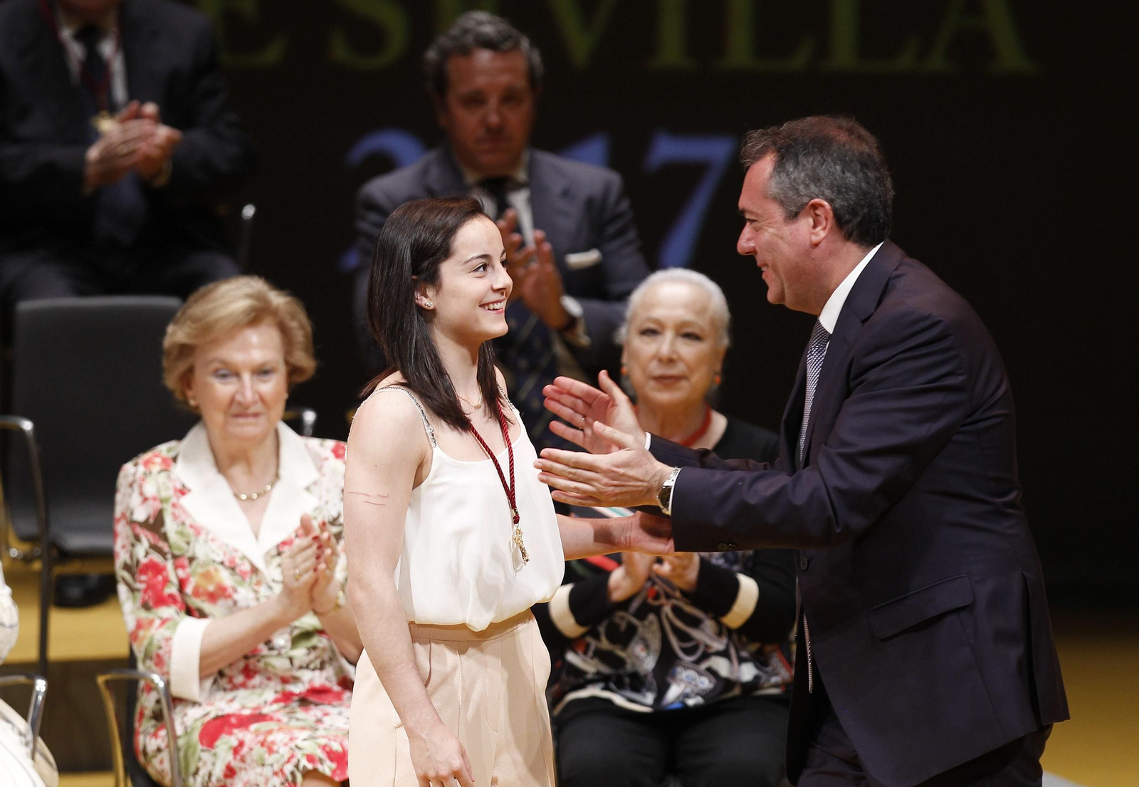 La entrega de las medallas de Sevilla, en imágenes