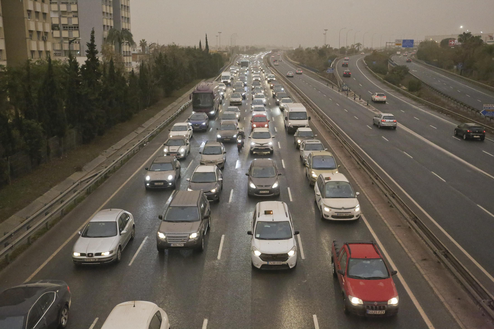 La huelga de transportistas se hace notar en Málaga, en fotos