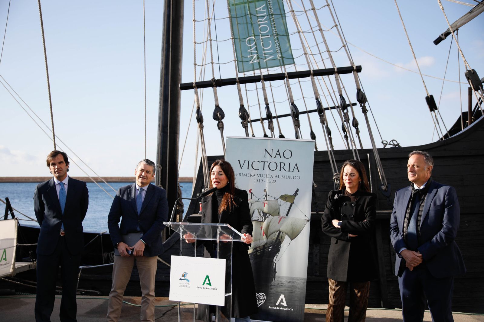 Imágenes de la visita del Consejero Antonio Sanz a la Nao Victoria